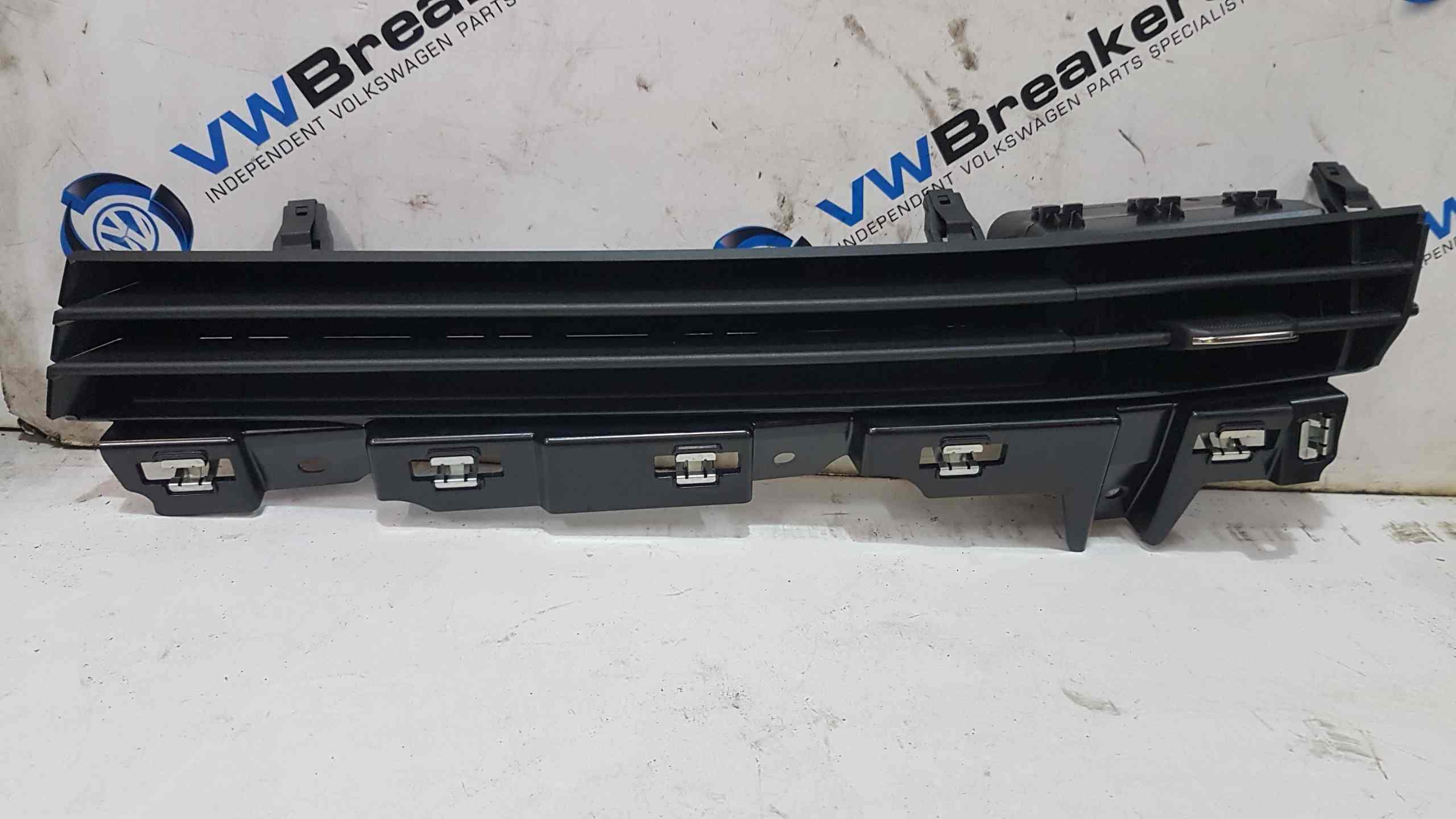 Renault Clio MK5 2019-2023 Centre Heater Vent Panel 687514039r