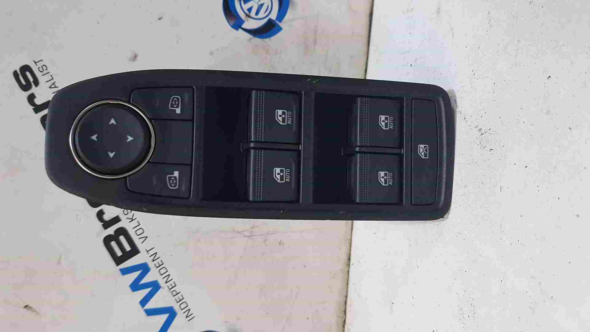 Thumb 2 Renault Clio MK5 2019-2023 Drivers OSF Front Window Switch Mirror Adjuster Panel