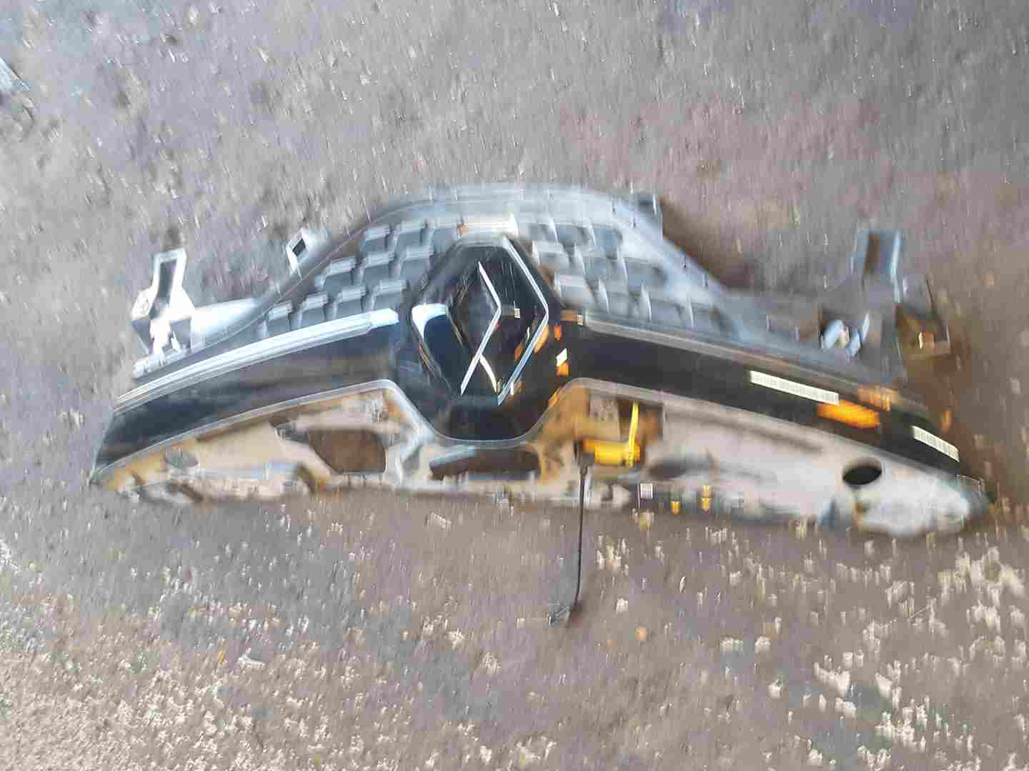 Renault Clio MK5 2019-2023 Front Grill Grille Diamond Badge Gloss Black