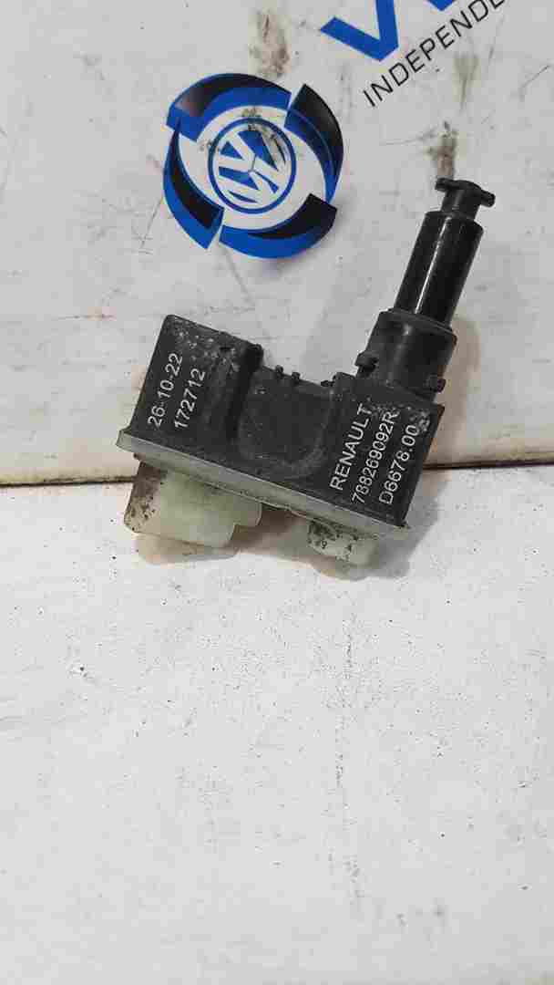 Thumb 2 Renault Clio MK5 2019-2023 Fuel Flap Solenoid Lock 788269092R