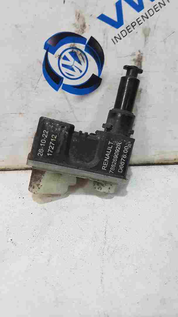 Thumb 6 Renault Clio MK5 2019-2023 Fuel Flap Solenoid Lock 788269092R