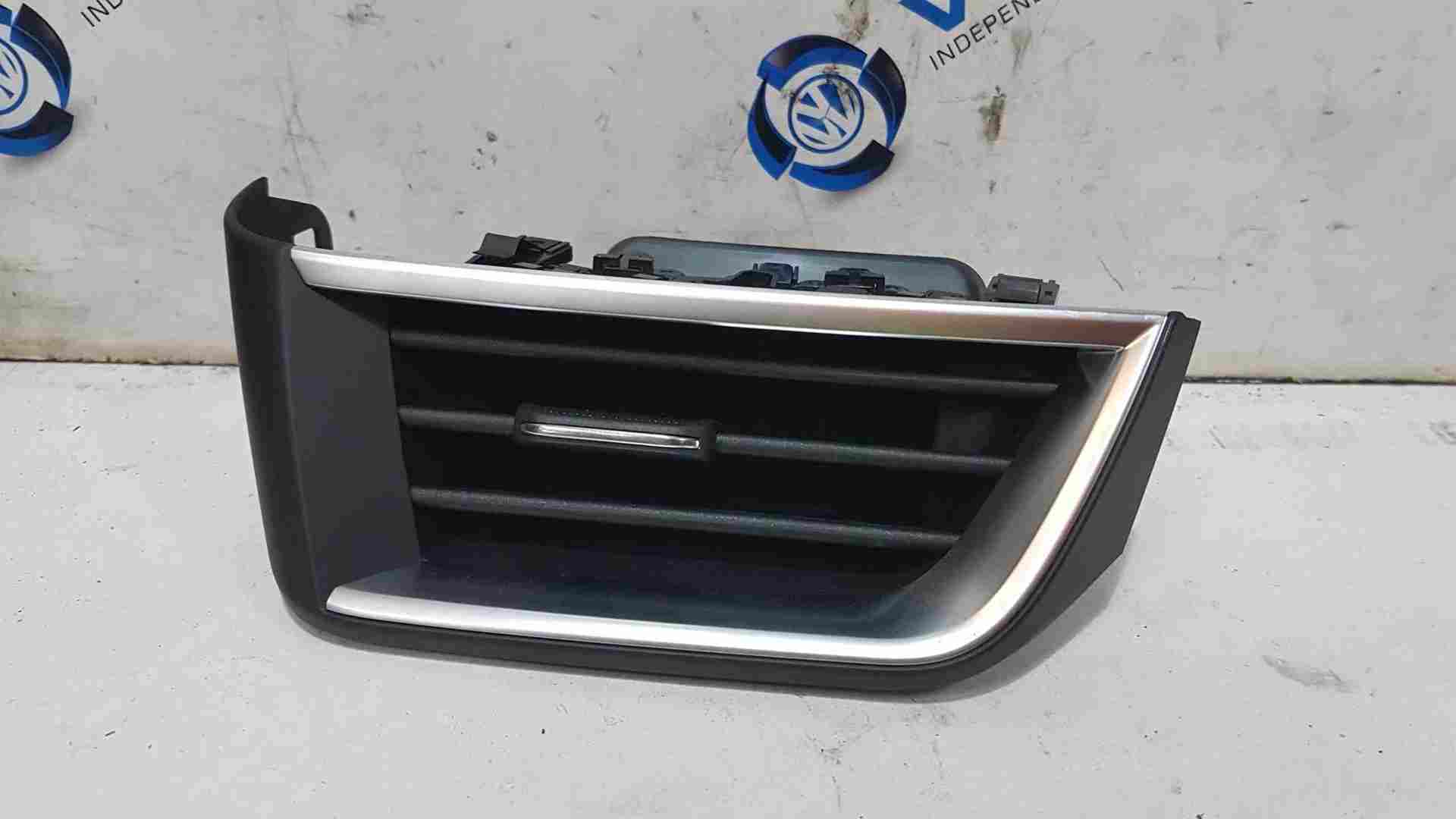 Thumb 2 Renault Clio MK5 2019-2023 Passenger NSF Front Heater Vent 687617723R