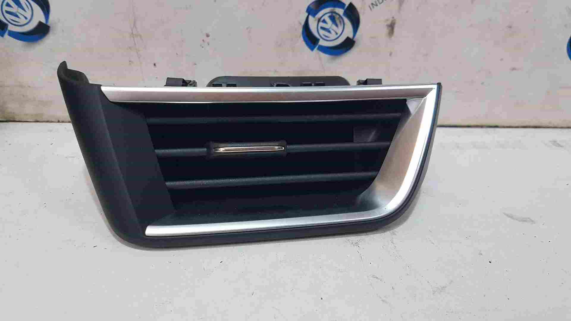 Thumb 6 Renault Clio MK5 2019-2023 Passenger NSF Front Heater Vent 687617723R