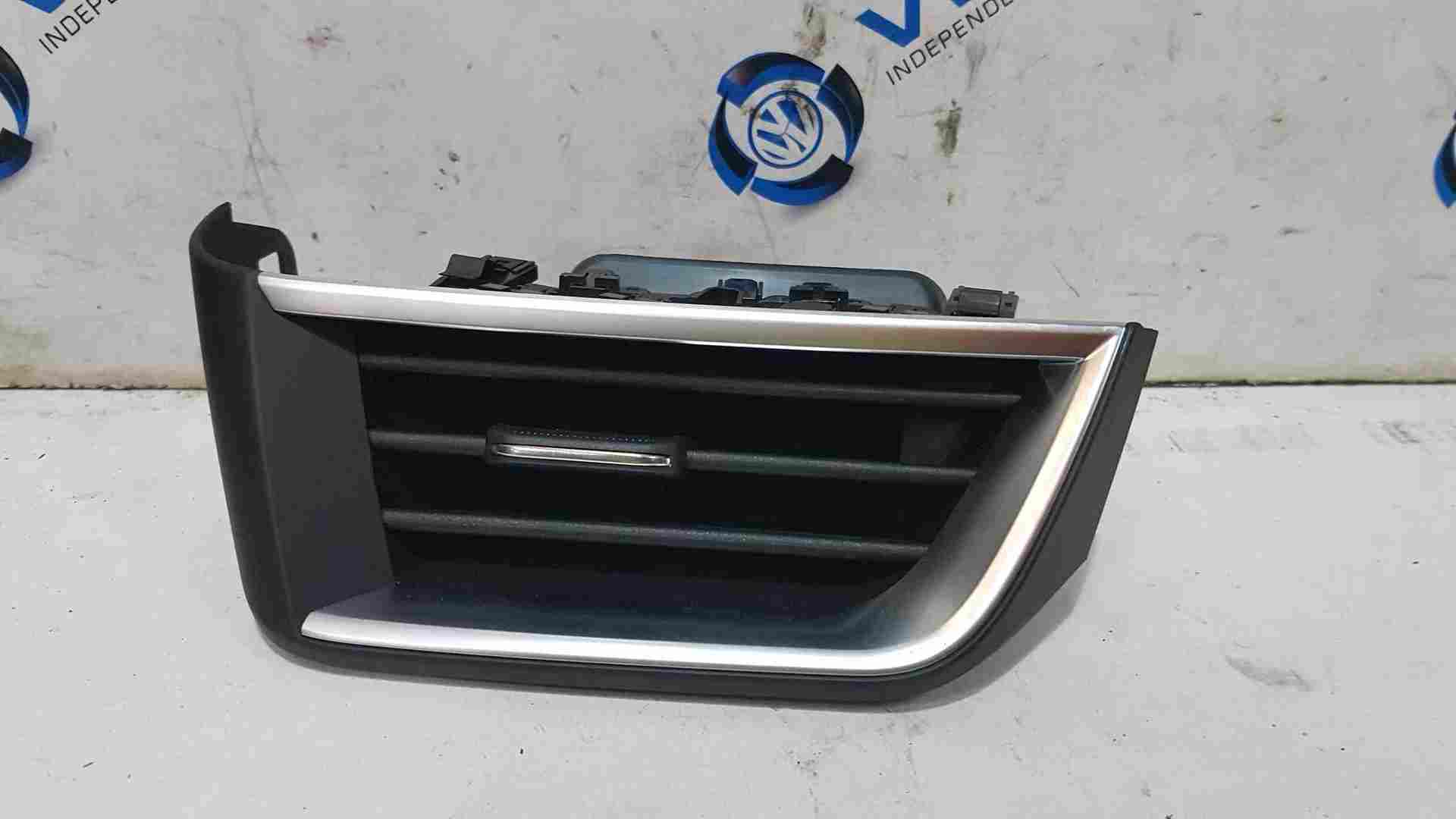 Renault Clio MK5 2019-2023 Passenger NSF Front Heater Vent 687617723R