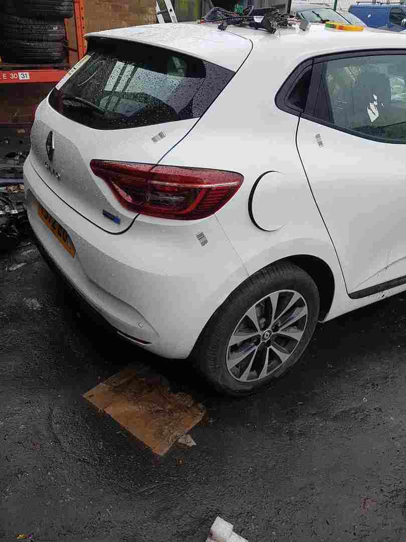 Renault Clio MK5 2019-2023 Rear Panel Body Cuts Available Quaters Seal Message