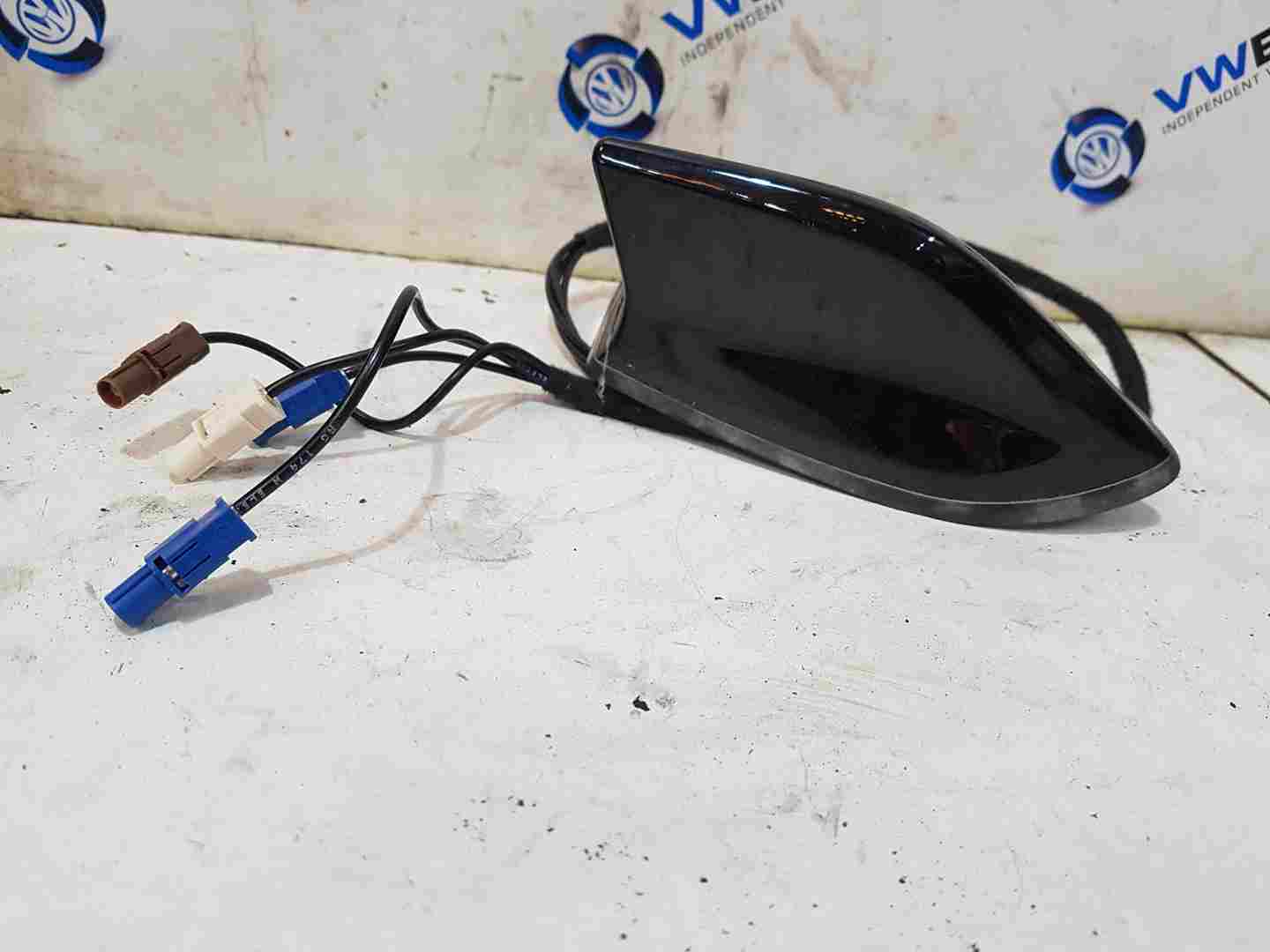 Thumb 6 Renault Clio MK5 2019-2023 Shark fin SAT Nav GPS Roof Aerial Antenna 282166662R