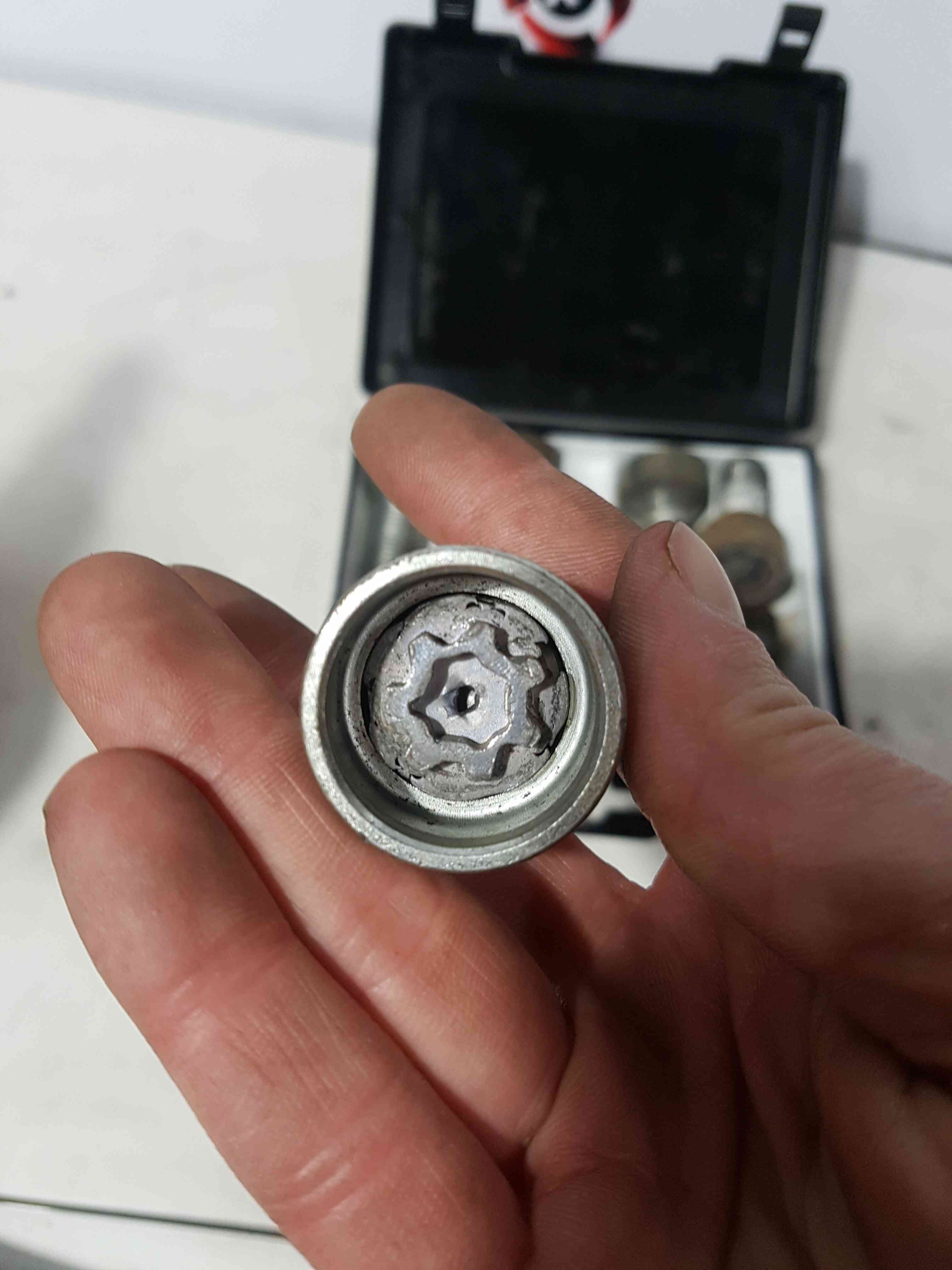 Thumb 3 Renault Clio Megane 2013-2019 Locking Wheel NUT Set Fits ALL Cars 17Mm