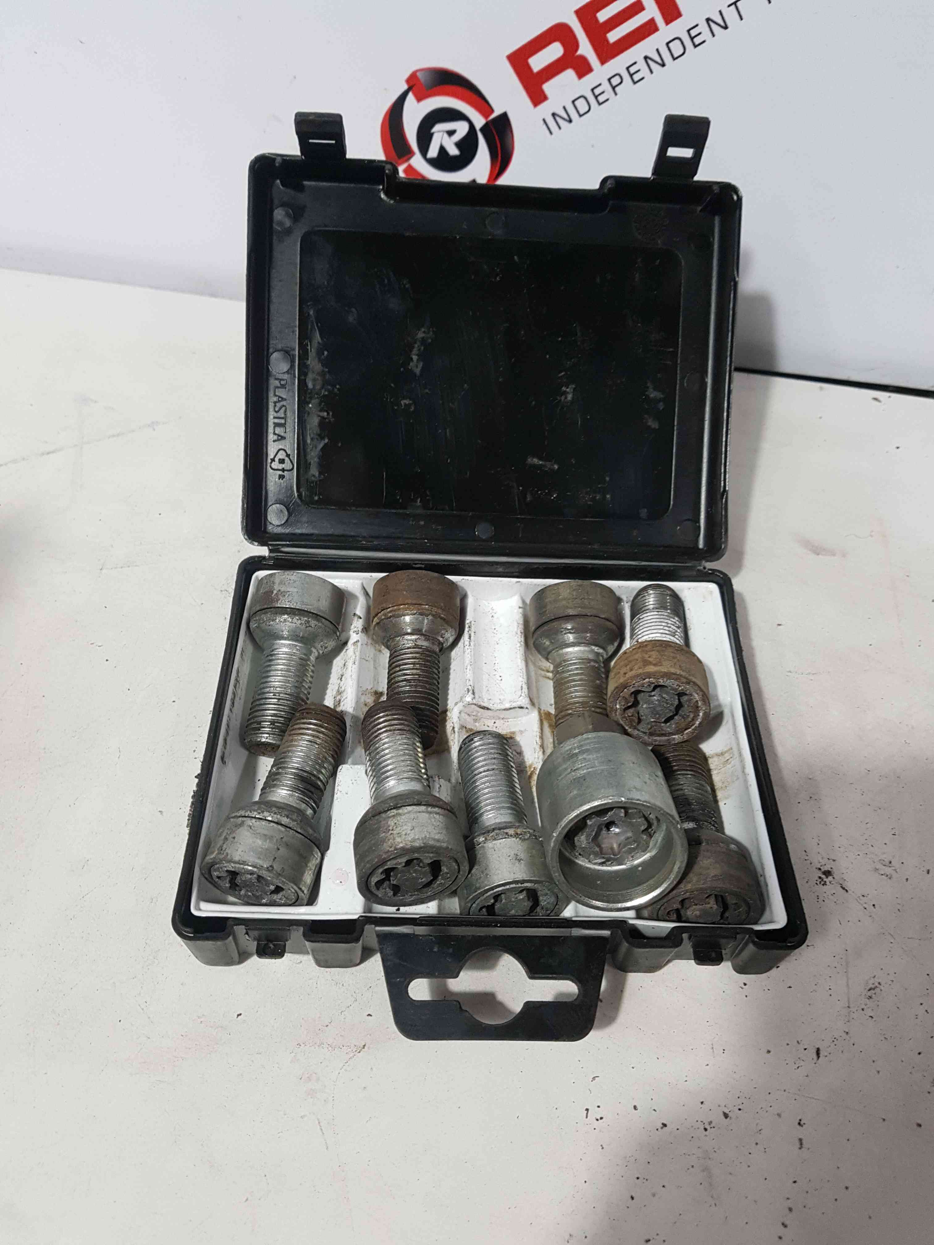 Thumb 4 Renault Clio Megane 2013-2019 Locking Wheel NUT Set Fits ALL Cars 17Mm