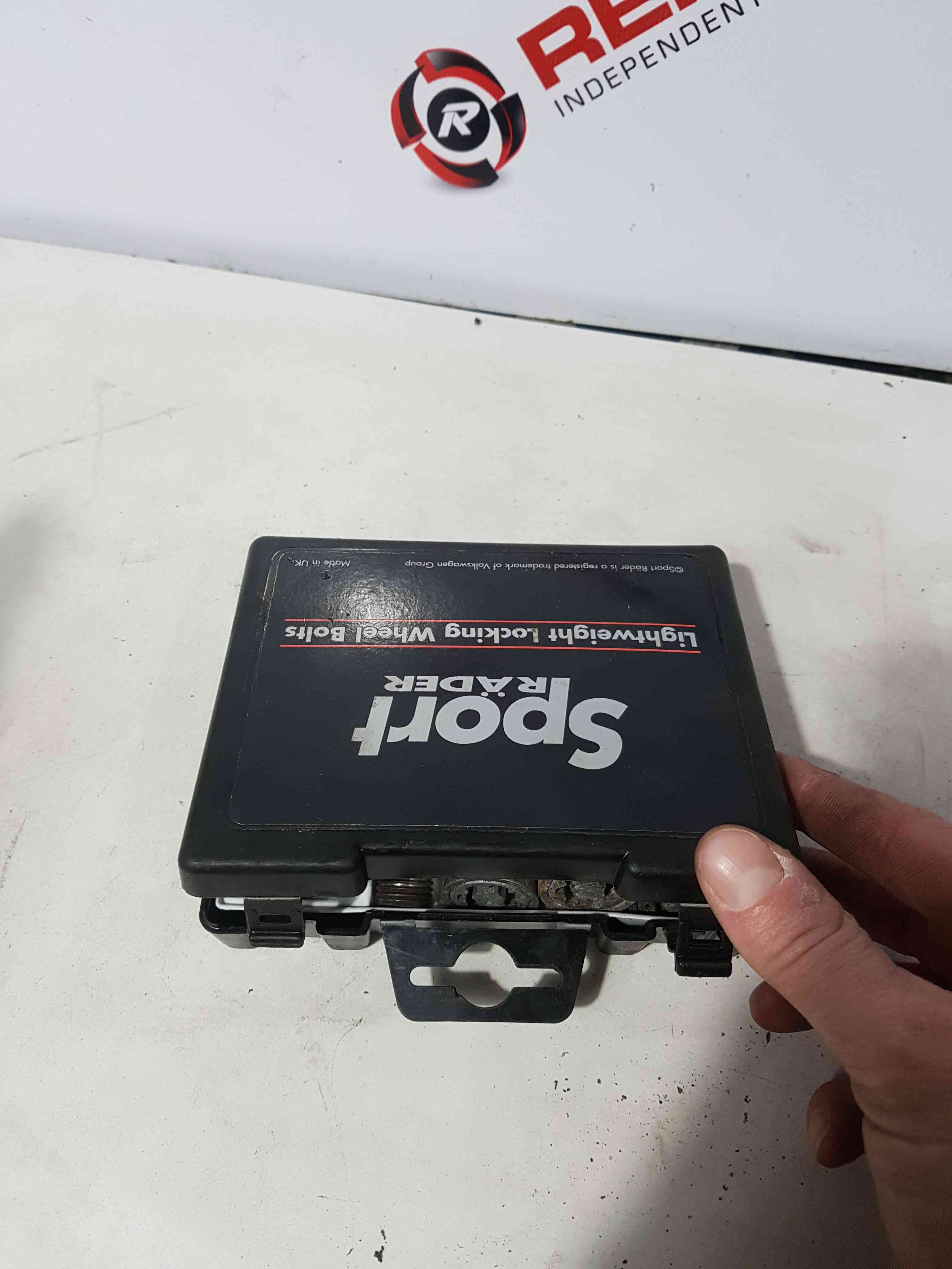 Thumb 5 Renault Clio Megane 2013-2019 Locking Wheel NUT Set Fits ALL Cars 17Mm