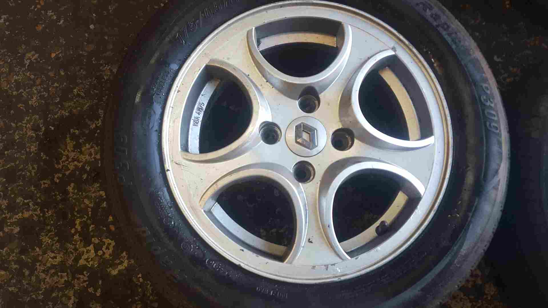 Thumb 3 Renault Twingo 2007-2014 Alloy Wheel SET Ibiza  X4   Tyres 175-65-14 CLIO MK2 