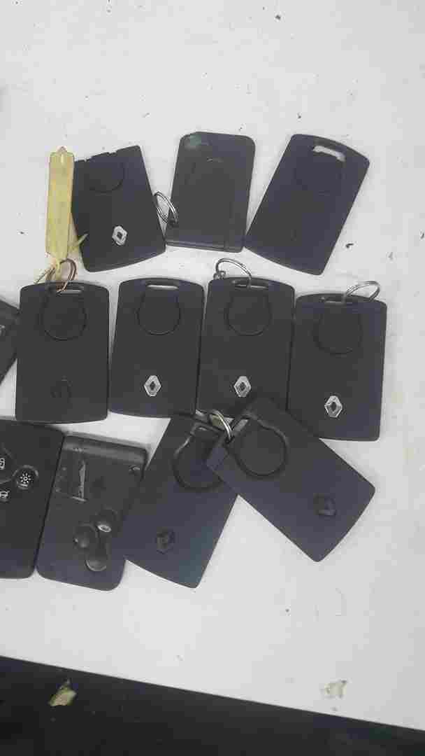 Thumb 2 Renault Clio Megane Scenic Captur 1998-2021 KEY Card JOB Lot x12