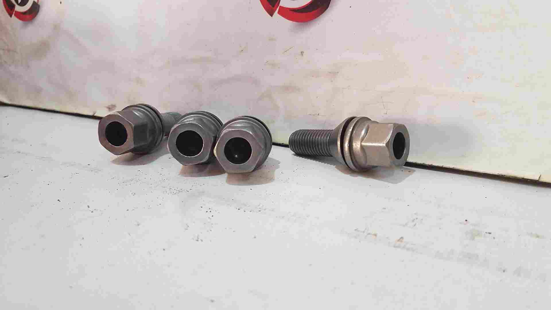 Renault Clio Megane Scenic Kangoo Alloy Wheel NUT Bolt X 4 17Mm 2000-2022