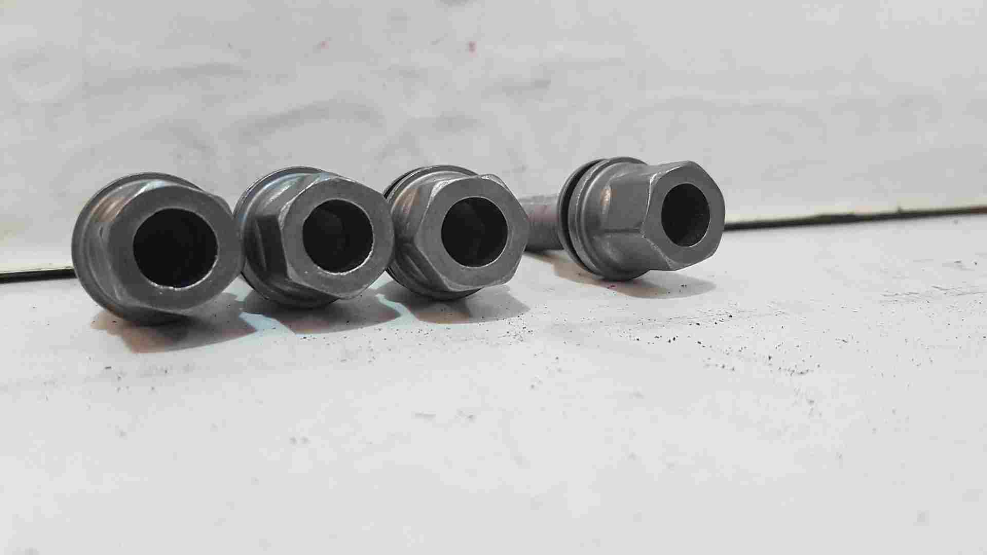 Thumb 3 Renault Clio Megane Scenic Kangoo Alloy Wheel NUT Bolt X 4 17Mm 2000-2022