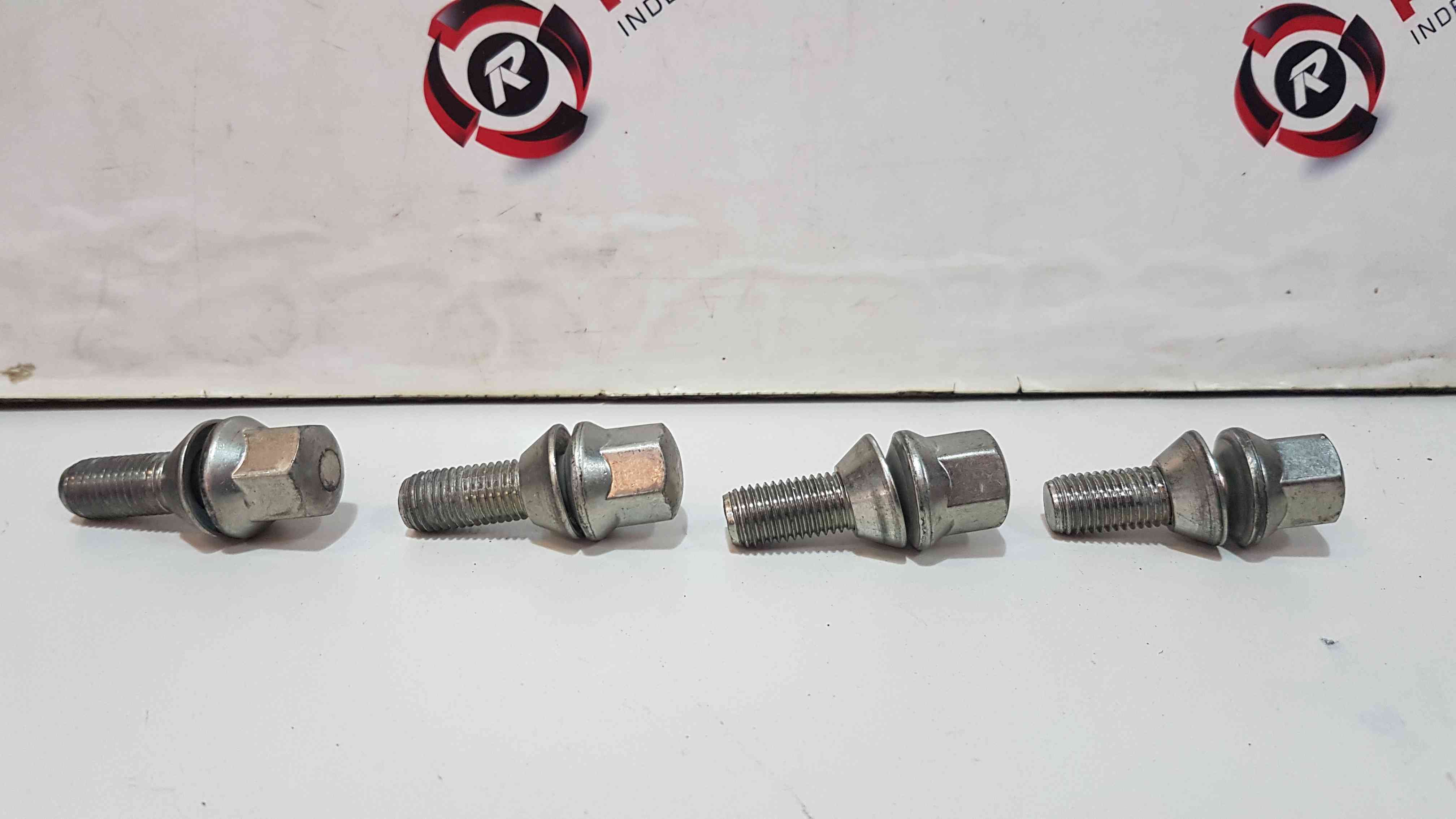 Renault Clio Megane Scenic Kangoo Alloy Wheel NUT Bolt X 4 17Mm 2000-2022