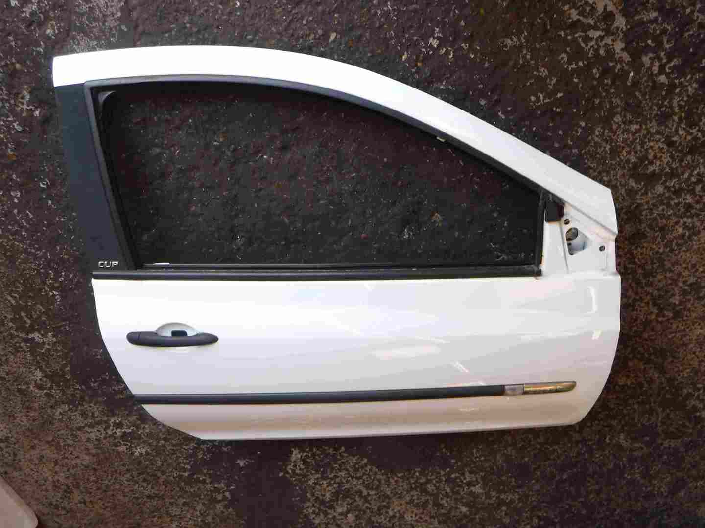 Renault Clio Sport 197 200 2005-2012 Drivers OSF Front Door White OV369