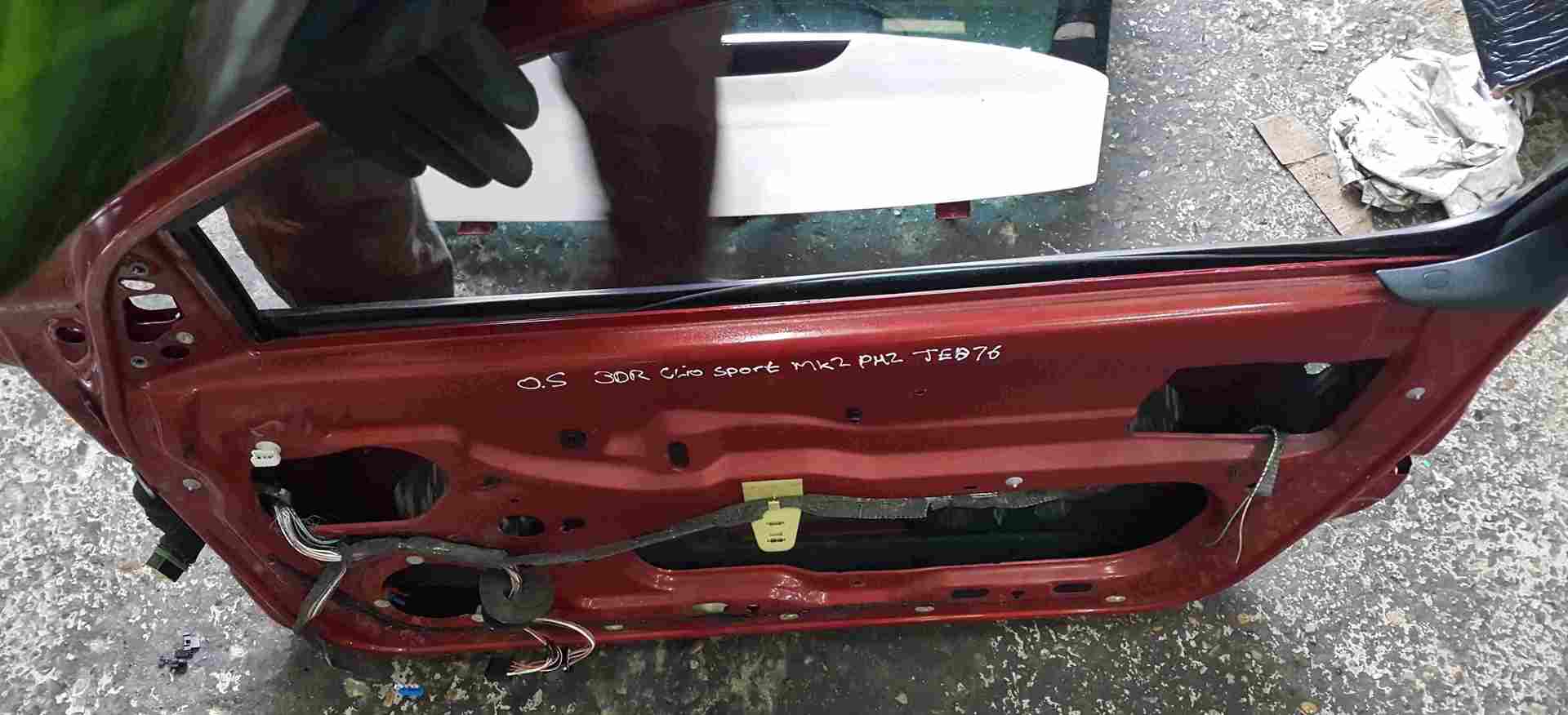 Thumb 2 Renault Clio Sport 2001-2006 172 182 Drivers OSF Front Door Flaming Red TEB76