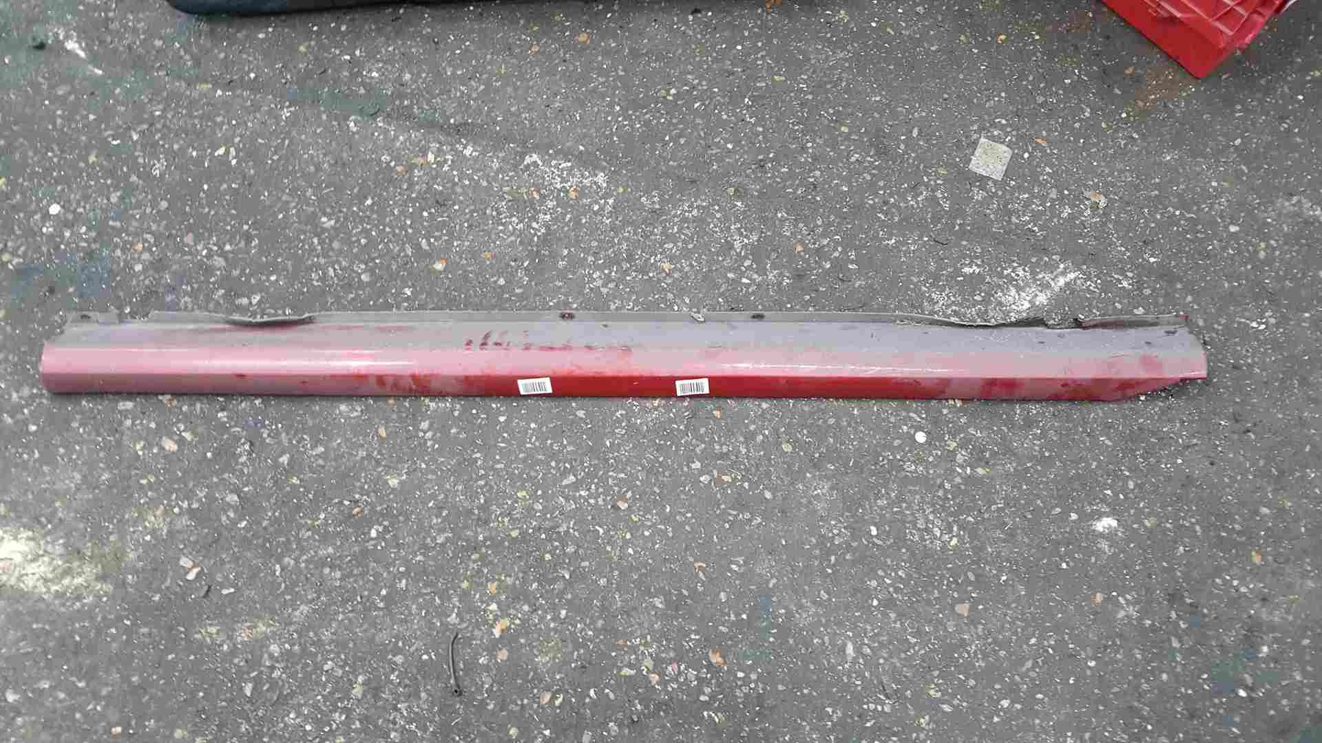 Thumb 3 Renault Clio Sport 2001-2006 172 182 Passenger NS Side Skirt Red TEB76