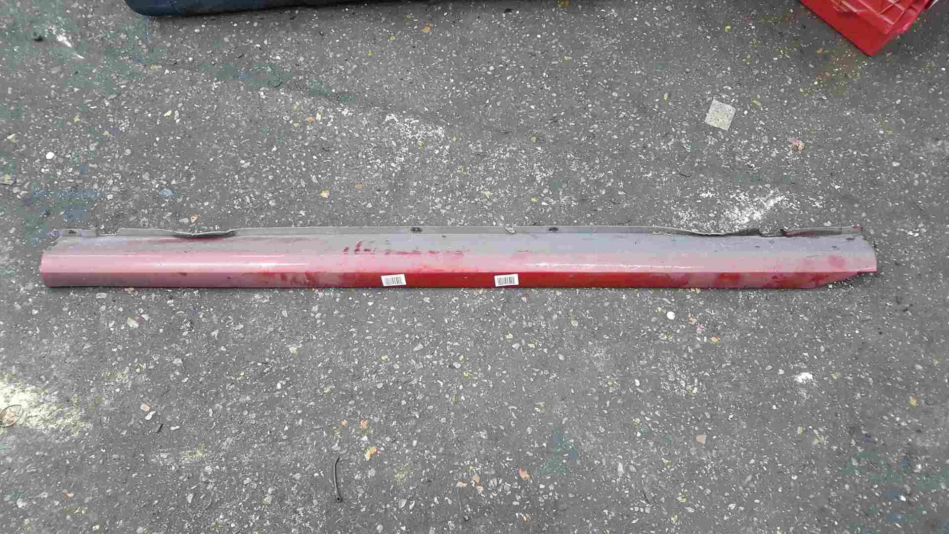 Thumb 2 Renault Clio Sport 2001-2006 172 182 Passenger NS Side Skirt Red TEB76