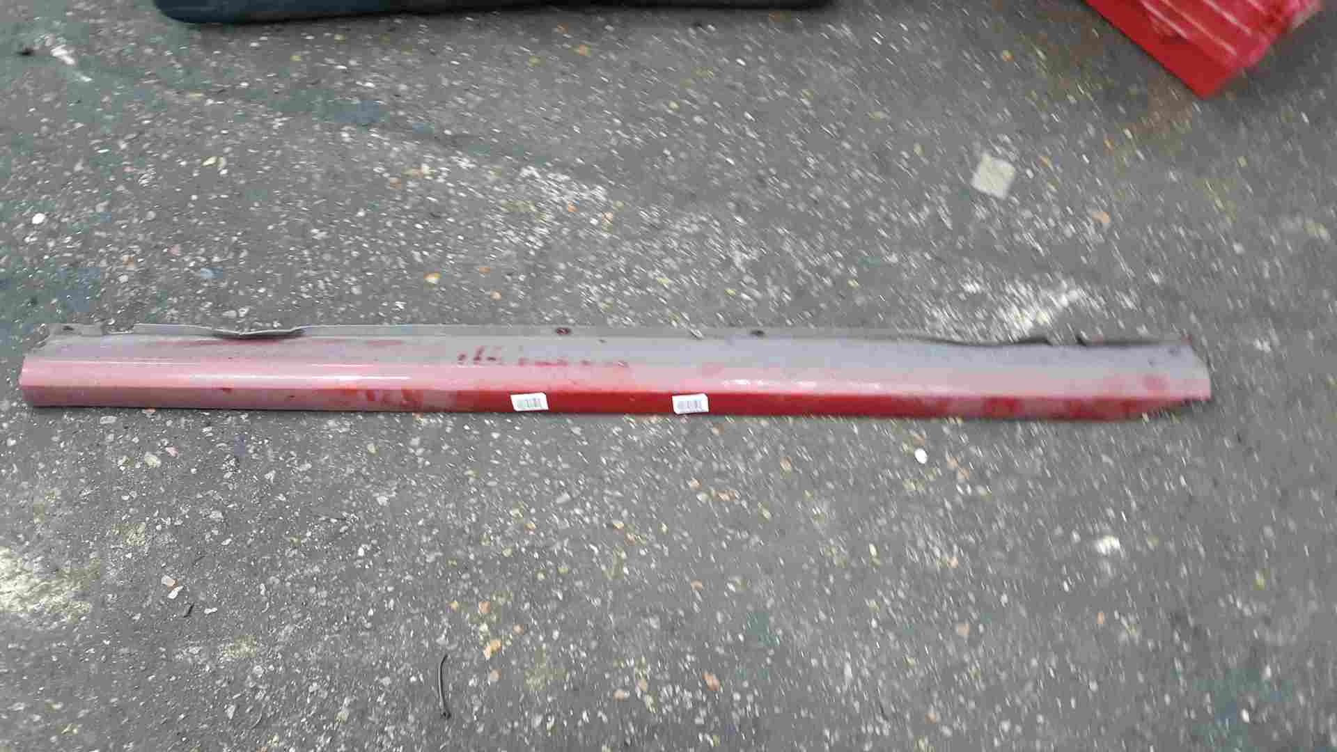 Thumb 4 Renault Clio Sport 2001-2006 172 182 Passenger NS Side Skirt Red TEB76