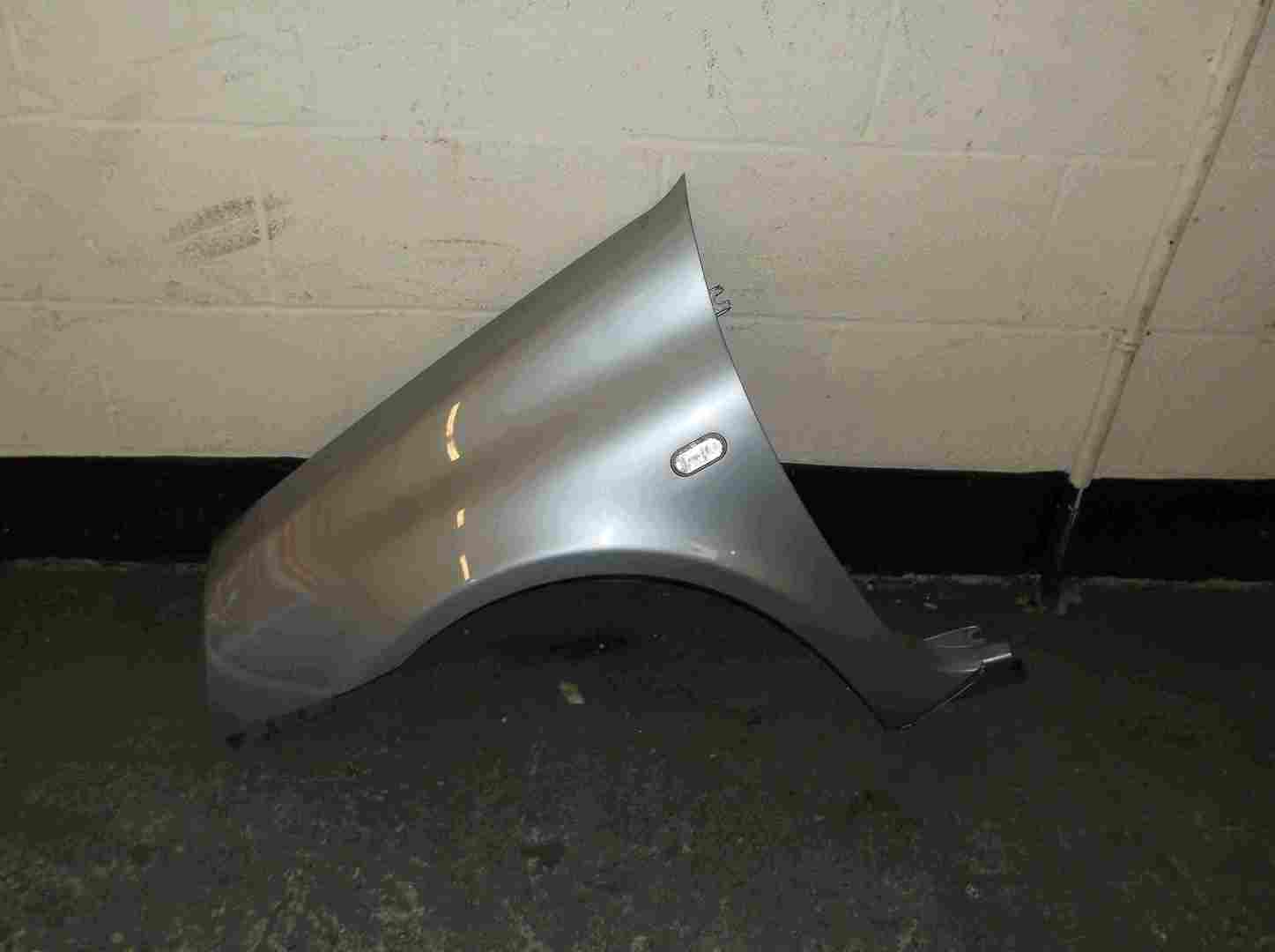 Renault Clio Sport 2001-2006 172 182 Passenger NS Wing Silver MV640