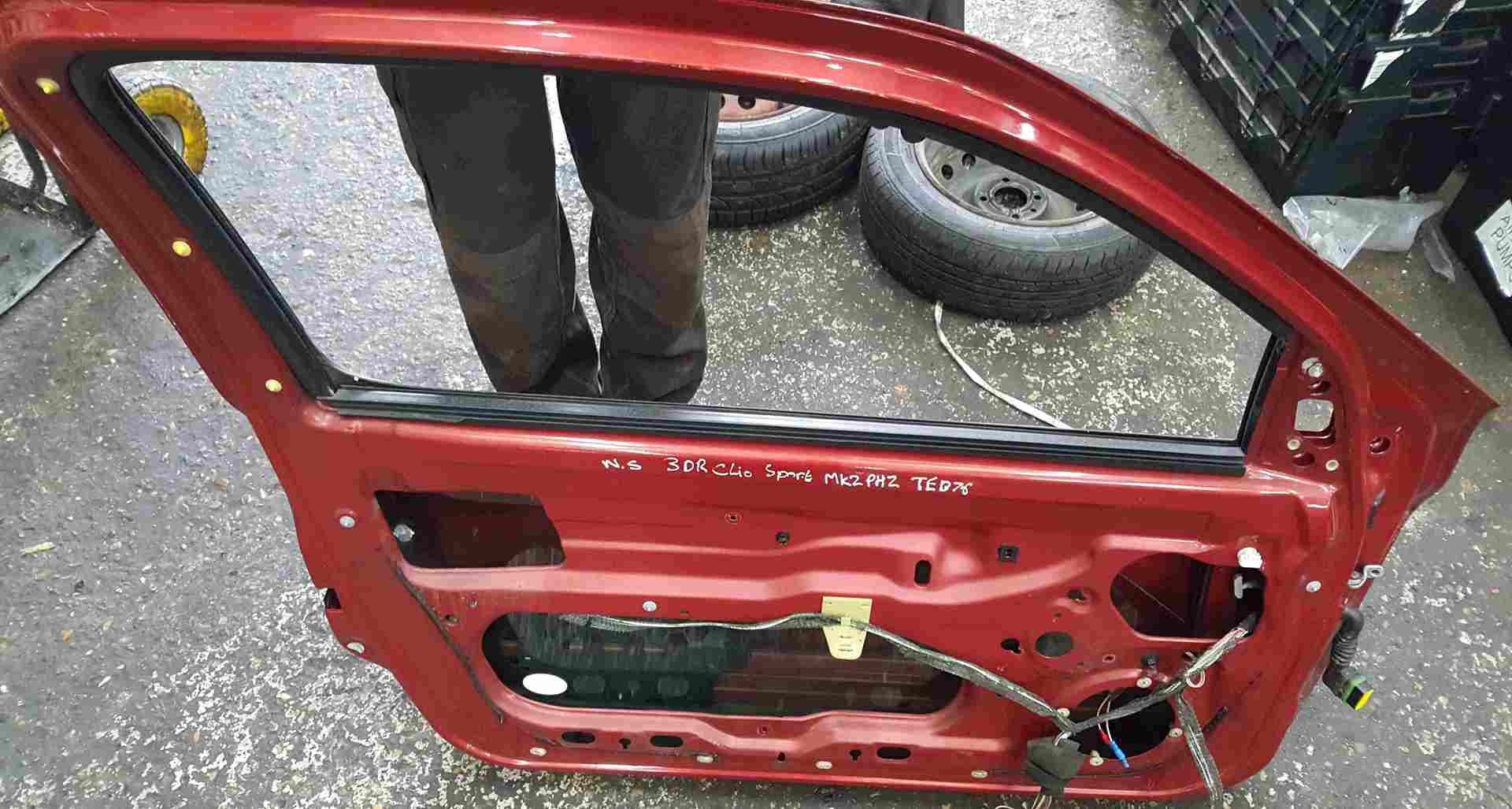 Thumb 2 Renault Clio Sport 2001-2006 172 182 Passenger NSF Front Door Flaming Red TEB76