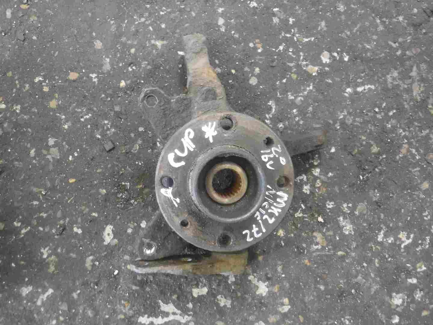 Renault Clio Sport 2001-2006 182 CUP 2.0 Passenger NSF Front Wheel Hub NO ABS
