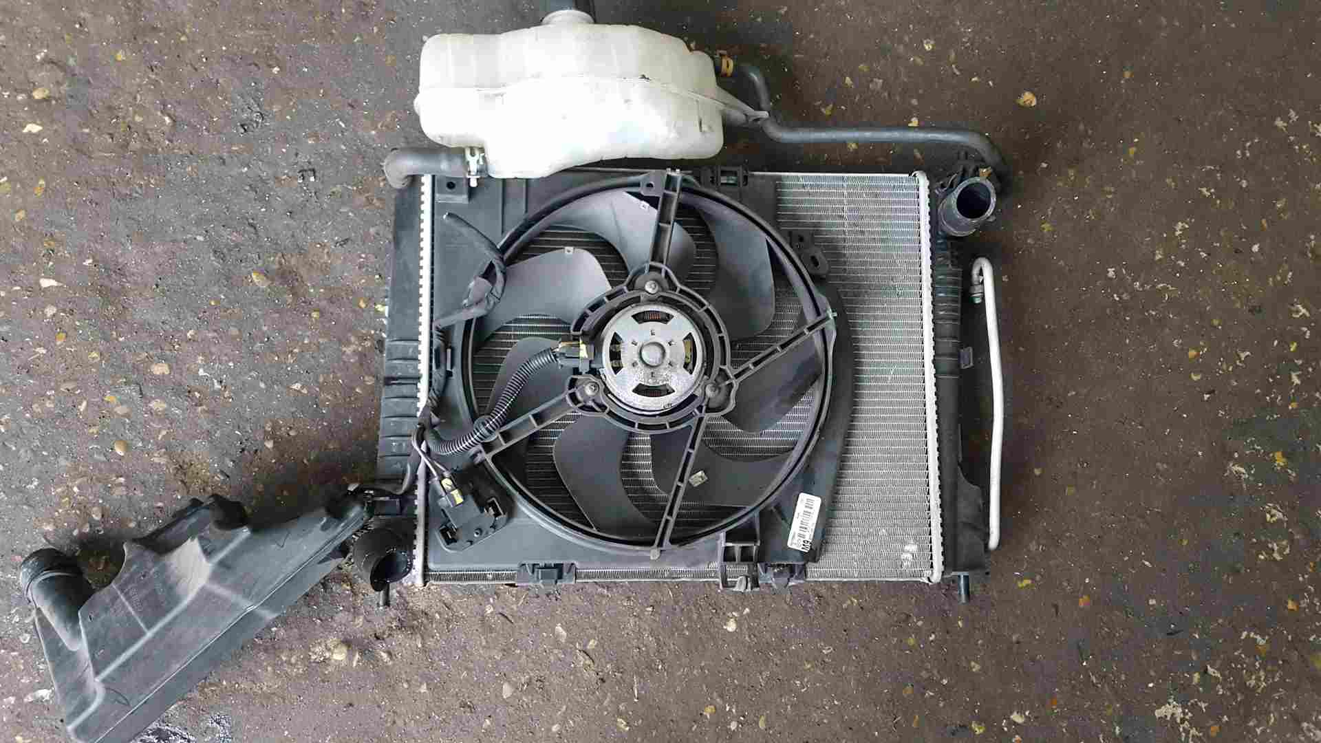 Thumb 3 Renault Clio Sport 2005-2012 197 200 2.0 16V Radiator Pack RAD Fan AIR Con