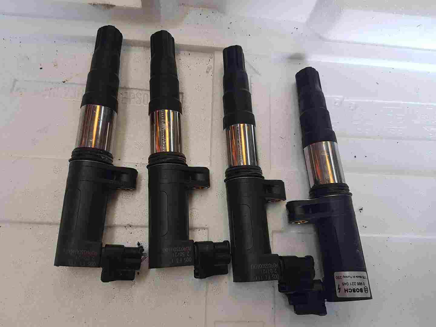 Renault Clio Sport 2005-2012 197 200 2009-2012 2.0 16V Pencil Coil Pack SET X4