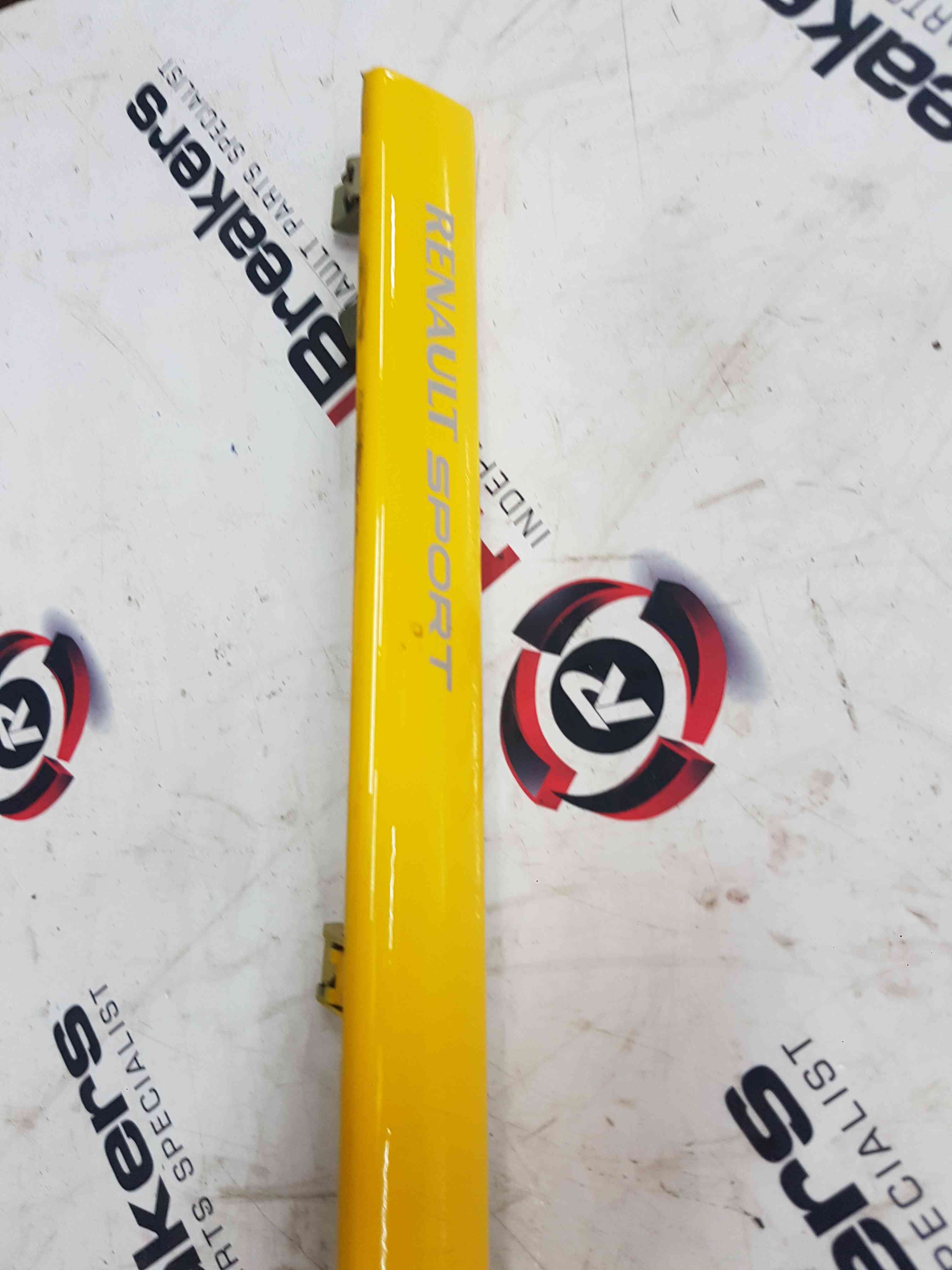 Thumb 5 Renault Clio Sport MK3 2005-2012 197 200 Dashboard Vent Insert Trims Yellow