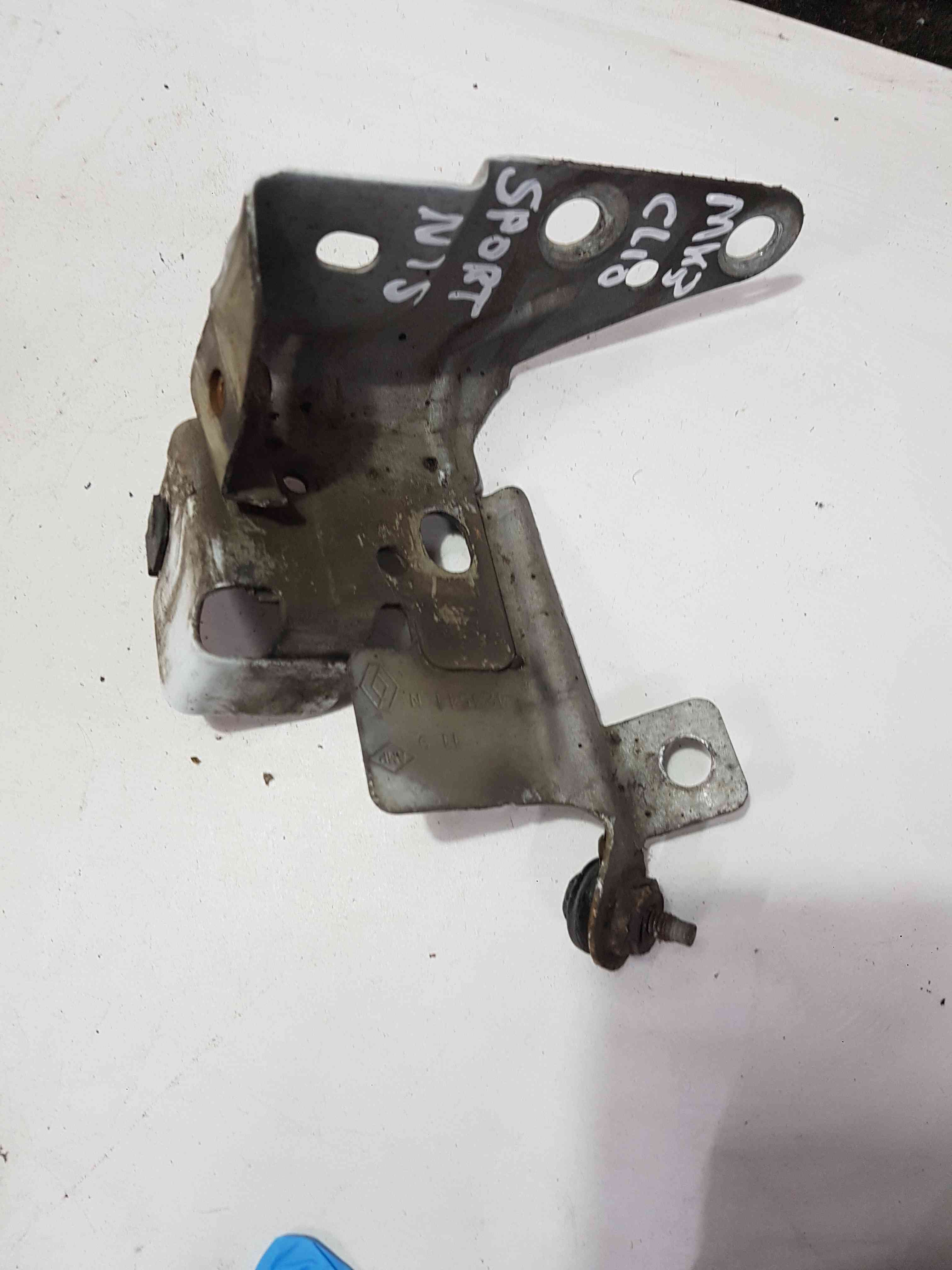 Thumb 2 Renault Clio Sport 2005-2012 197 200 Passenger NSF Front Wing Bracket White