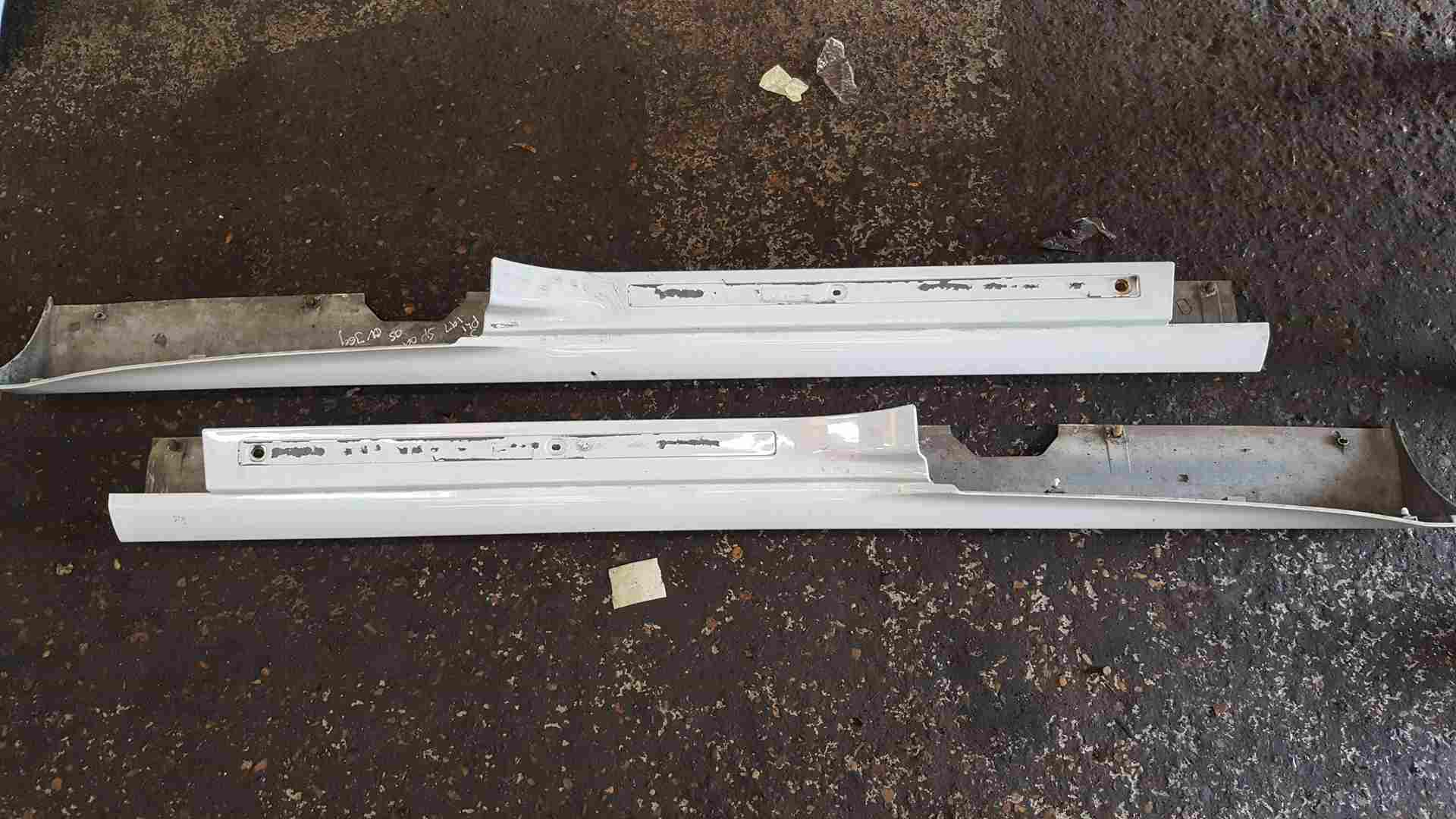 Renault Clio Sport 2005-2012 197 200 Side Skirts White Ov369