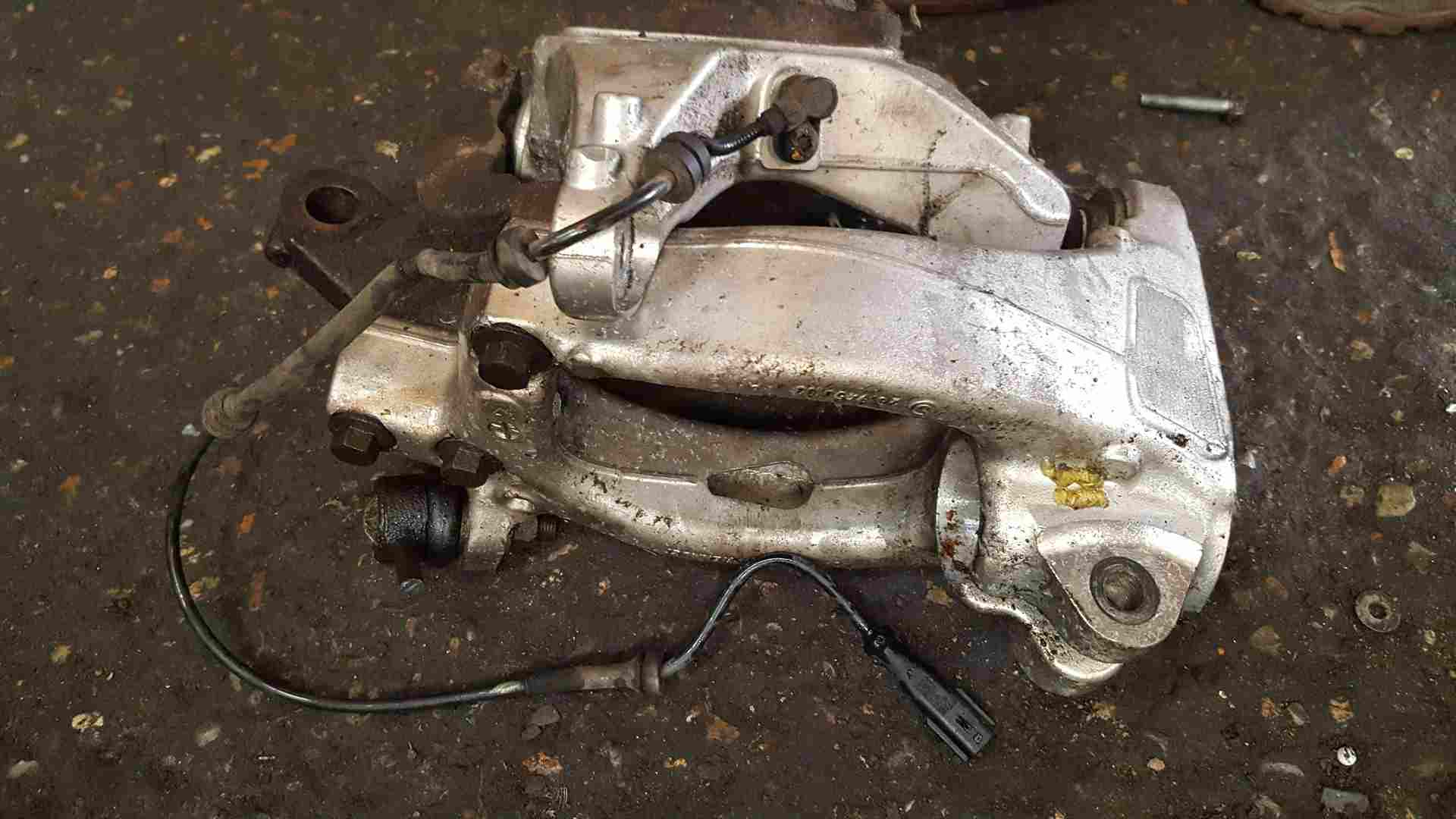 Thumb 3 Renault Clio Sport 2005-2012 197 Passenger NSF Front HUB Assembly Complete