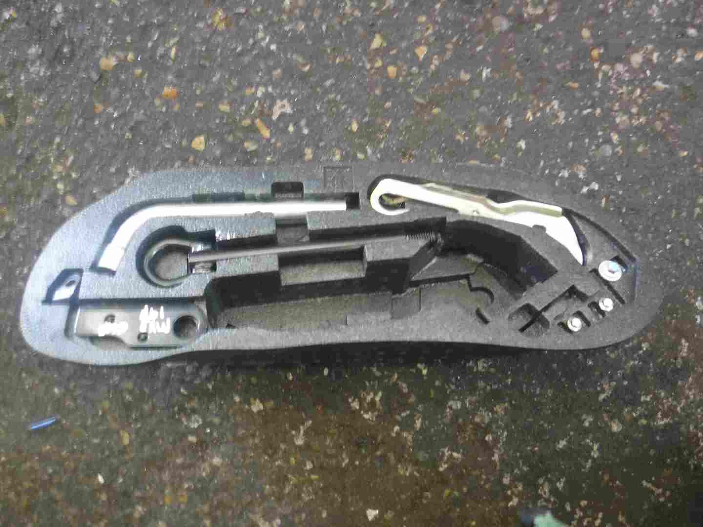Renault Clio Sport 2005-2012 Spare Wheel Brace Towing Eye