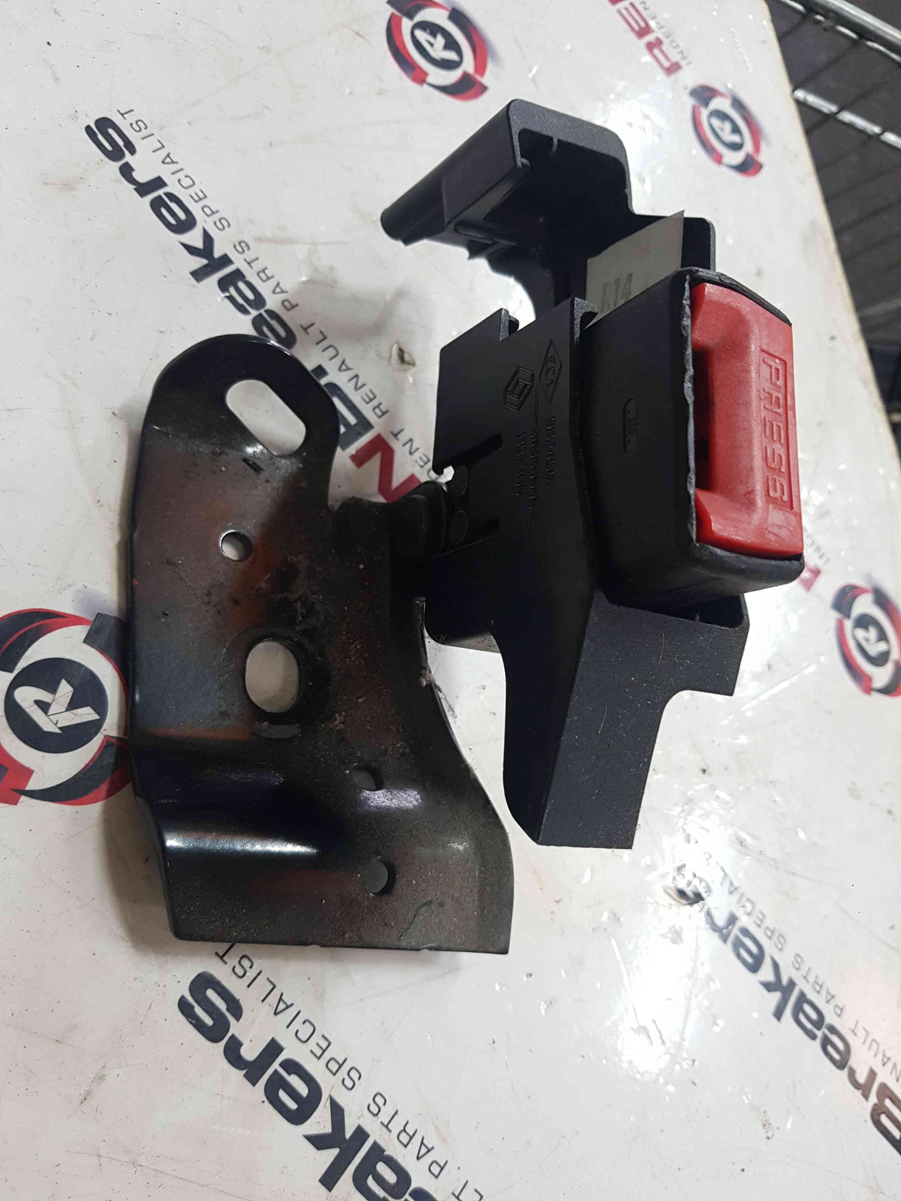 Thumb 2 Renault Clio Sport 2009-2012 197 200 Passenger NSR Rear Seat Buckle RED