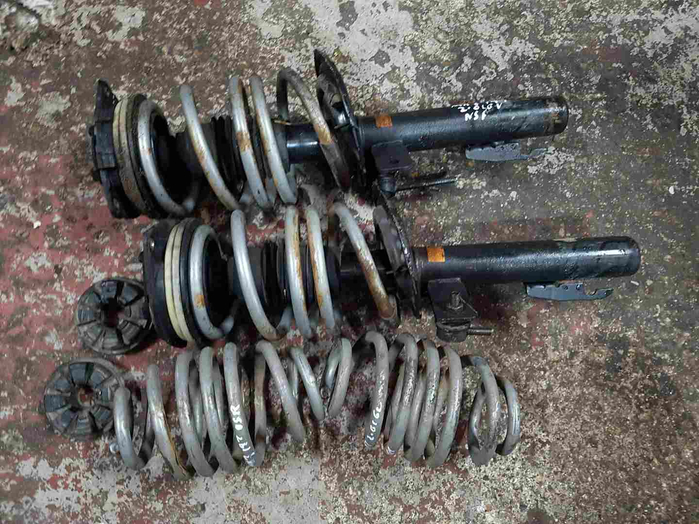 Thumb 5 Renault Clio Sport 2009-2012 197 Whiteline Lowering Springs SET Front Rear 