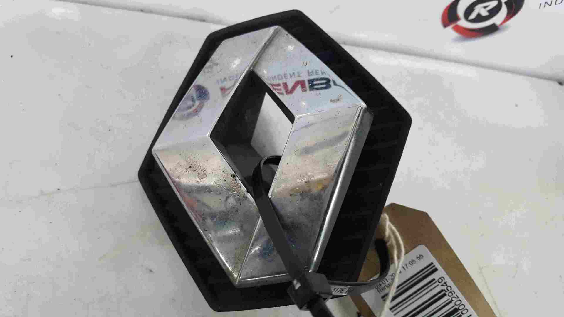 Thumb 2 Renault Clio Sport MK2 2001-2006 172 182 Front Bumper Badge Diamond 8200070031