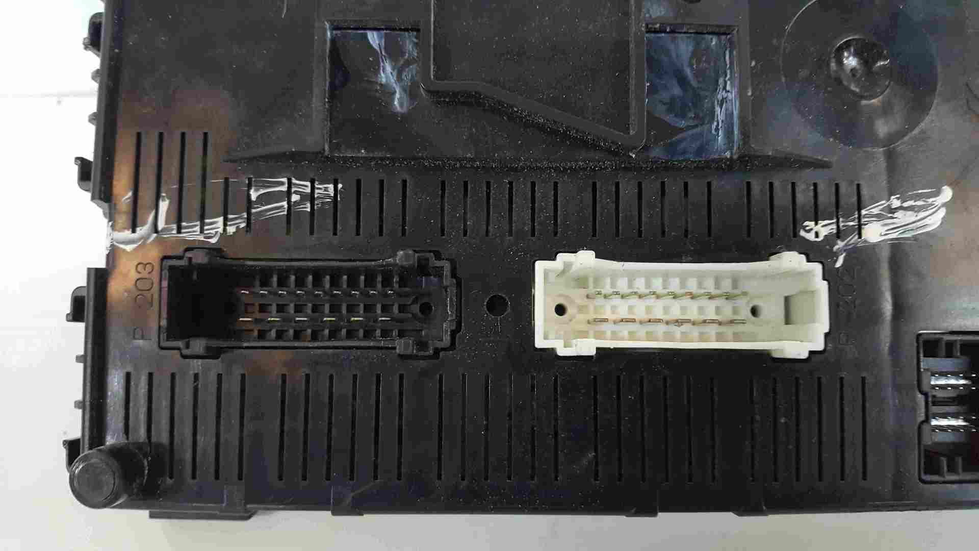 Thumb 2 Renault Clio Sport MK2 2001-2006 172 182 Fuse Box UCH BCM Recoding Service