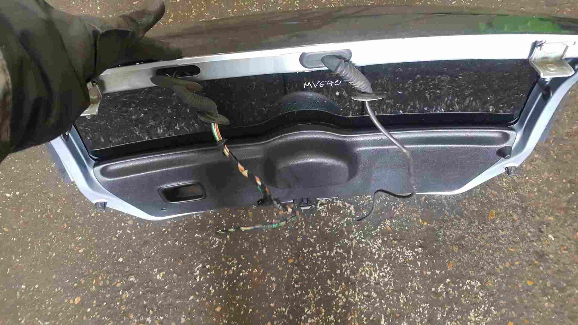 Thumb 3 Renault Clio Sport MK2 2001-2006 172 182 Rear Tailgate Boot Silver MV640