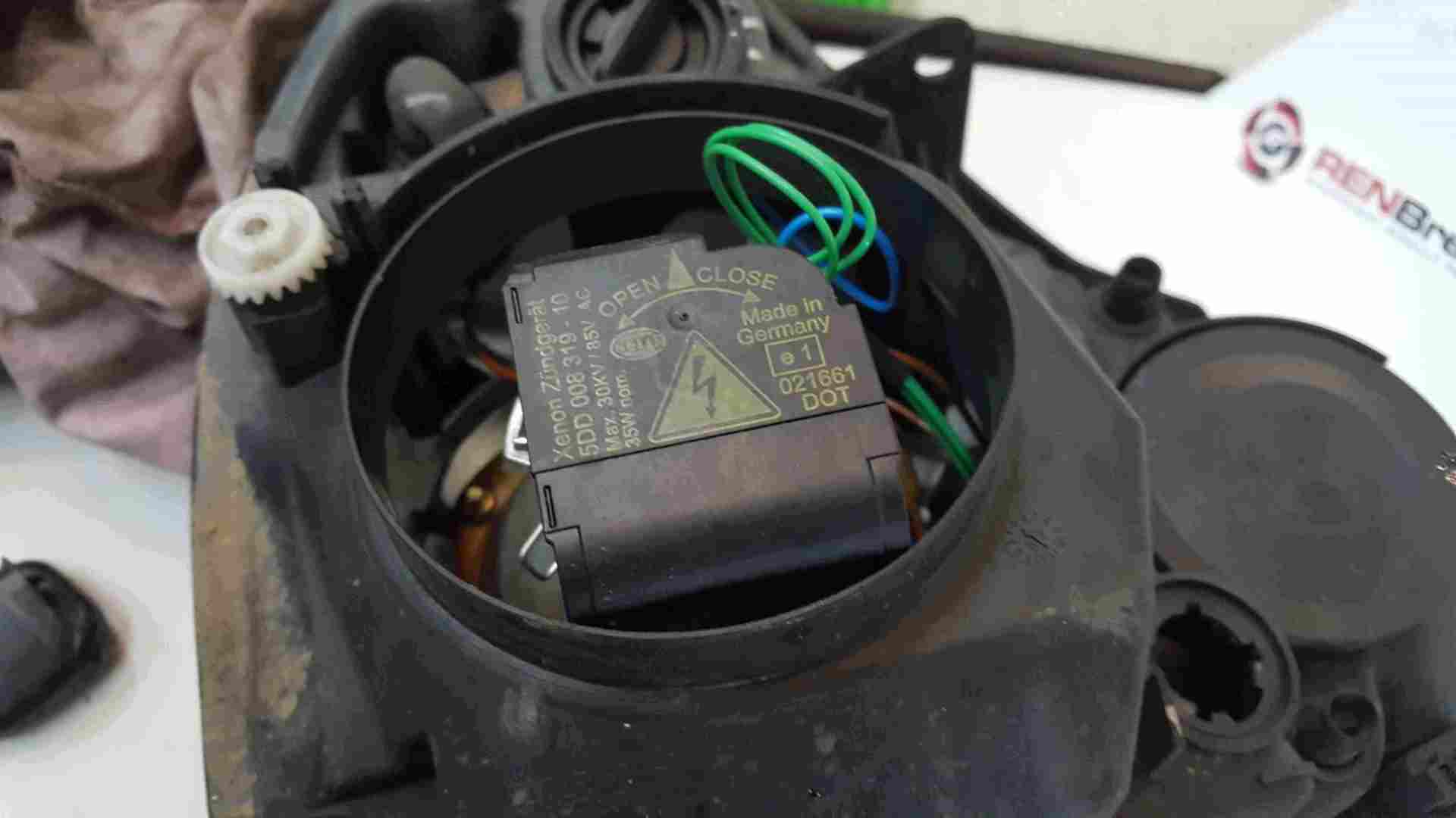 Thumb 2 Renault Clio Sport MK2 2001-2006 172 182 Xenon Headlight Passenger NSF Front