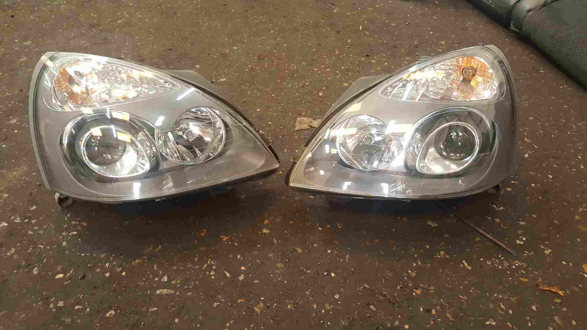 Renault Clio Sport MK2 2001-2006 172 182 Xenon Headlights Front Pair Complete
