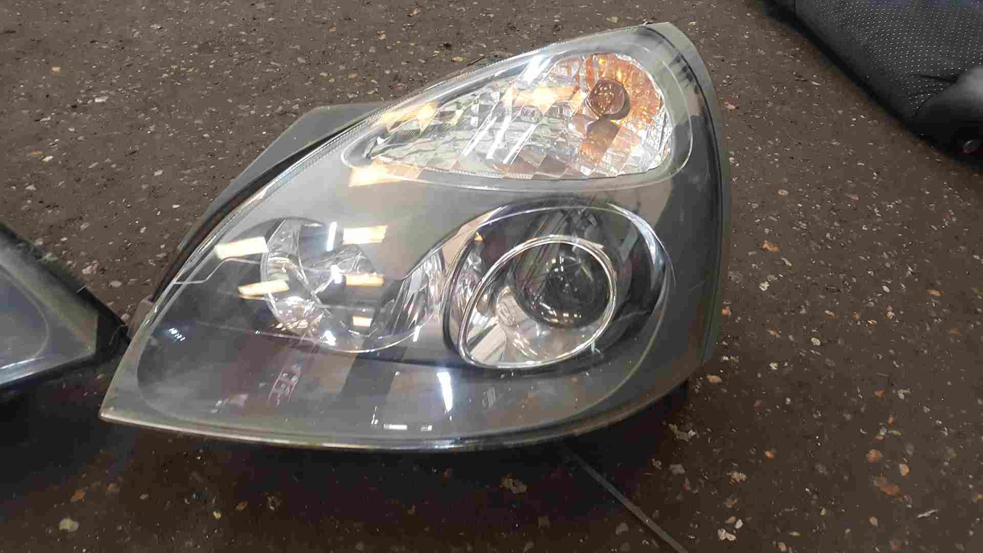 Thumb 4 Renault Clio Sport MK2 2001-2006 172 182 Xenon Headlights Front Pair Complete