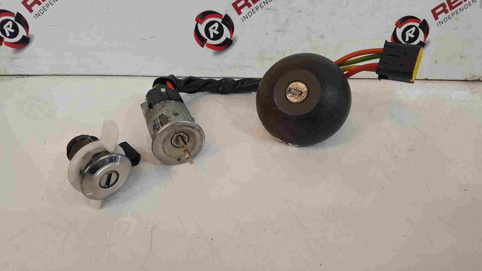 Renault Clio Sport MK2 2001-2006 Ignition Barrel Door Lock Petrol Cap