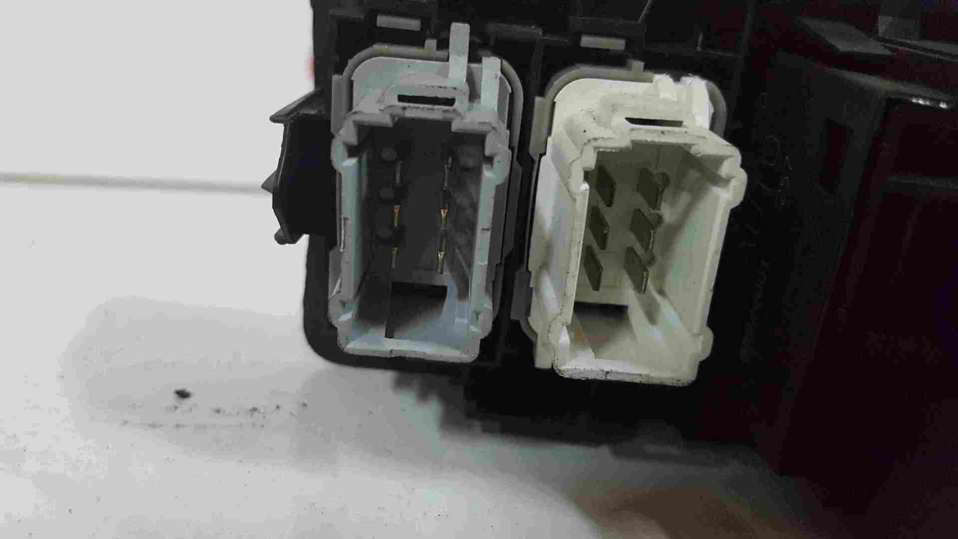 Thumb 3 Renault Clio Sport MK3 2005-2009 Headlight Adjuster Cruise Control Switch