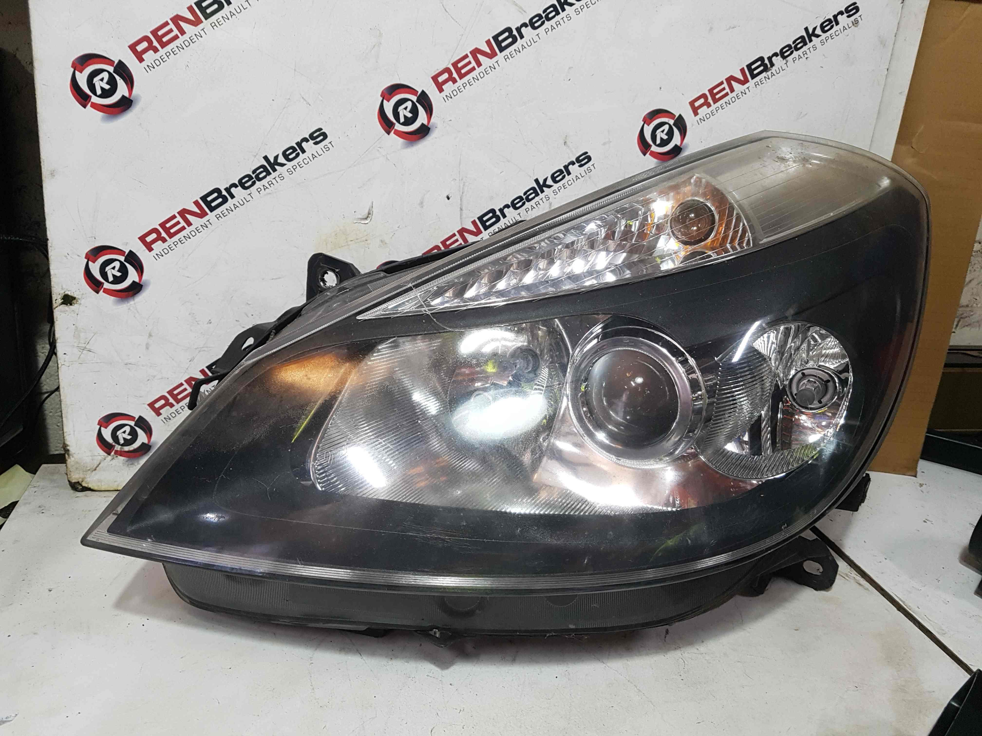Renault Clio Sport MK3 2005-2009 Passenger NSF Front Headlight Black 7701061074