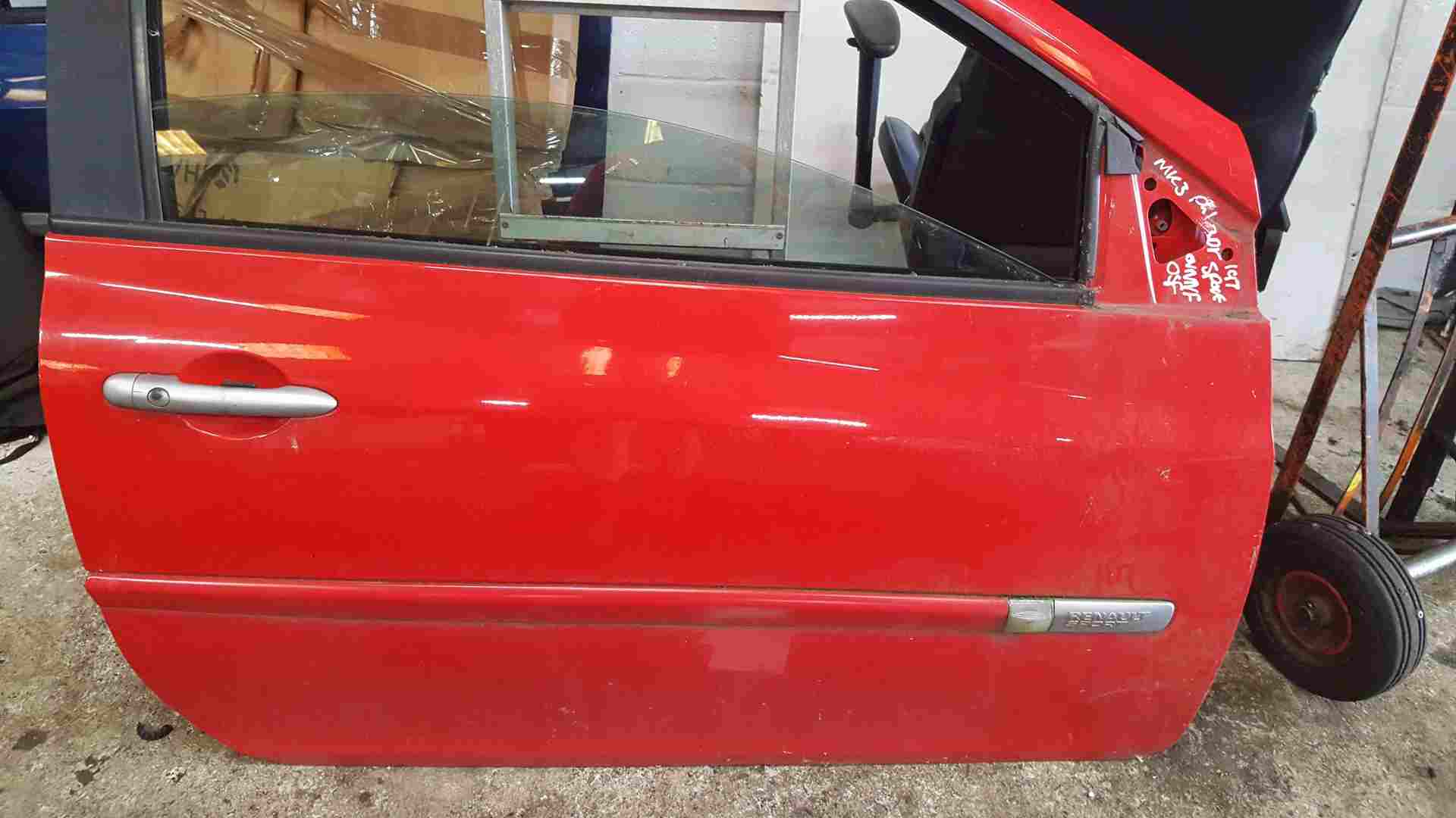 Thumb 2 Renault Clio Sport MK3 2005-2012 197 200 Drivers OSF Front Door RED Ovnnf