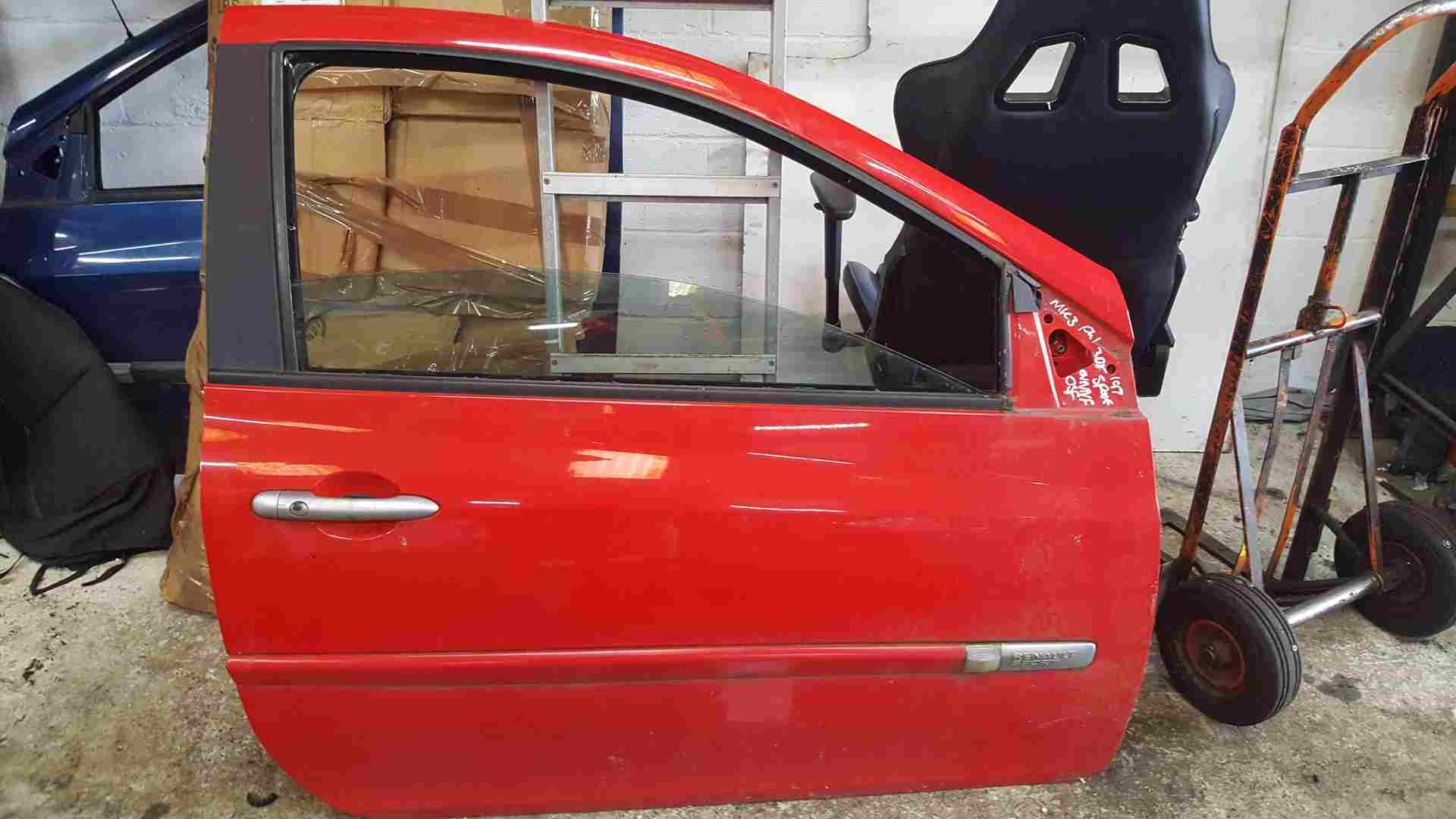 Renault Clio Sport MK3 2005-2012 197 200 Drivers OSF Front Door RED Ovnnf