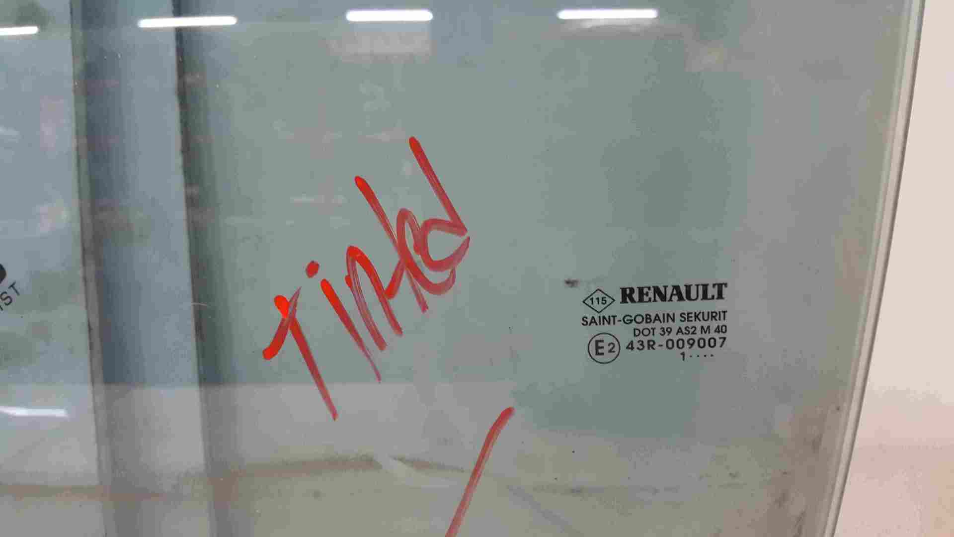 Thumb 2 Renault Clio Sport MK3 2005-2012 197 200 Passenger NSF Front Window Glass 3dr