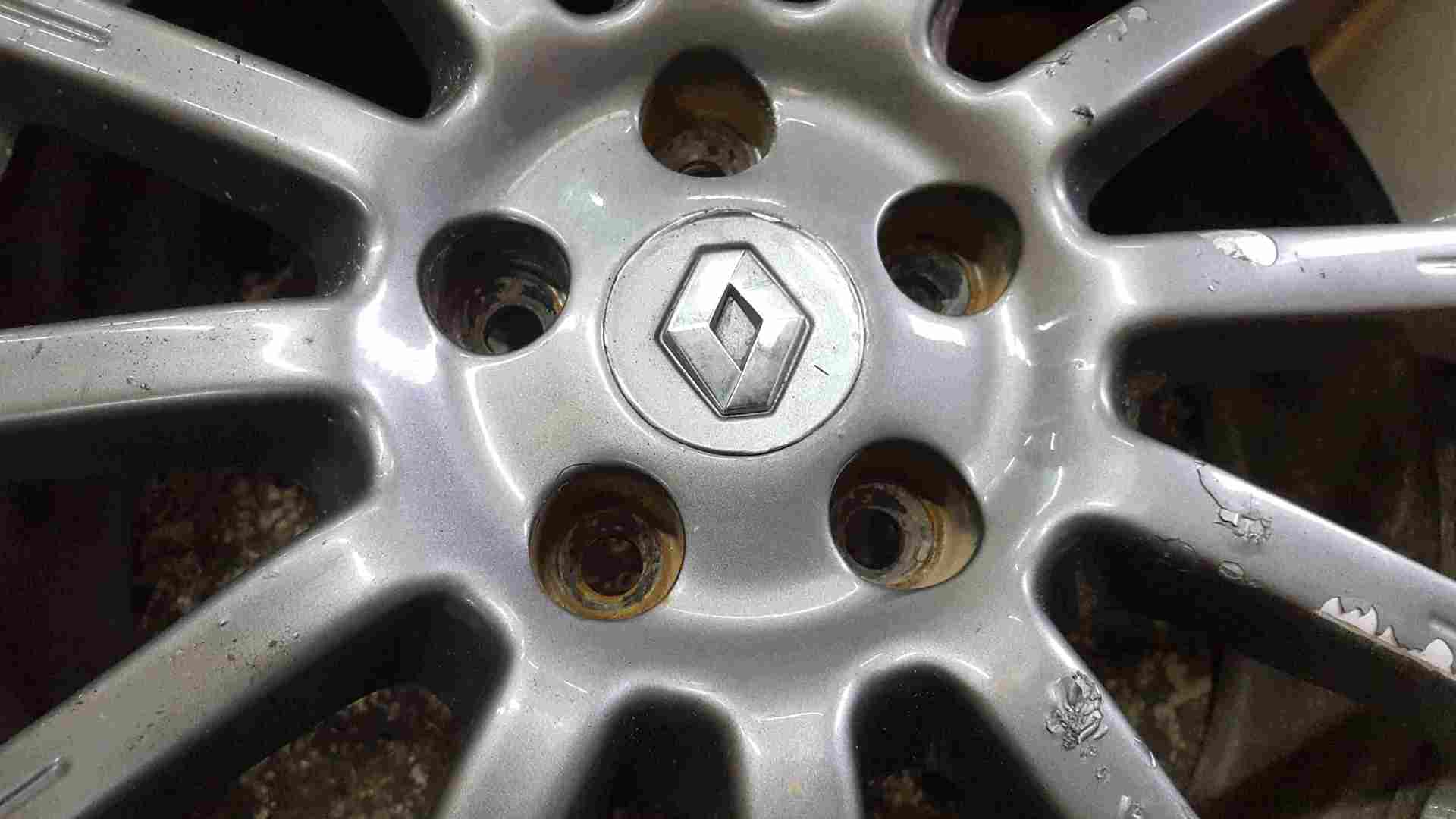 Thumb 3 Renault Clio Sport MK3 2005-2012 197 Alloy Wheel 17inch + Tyre 215 45 17 7mm