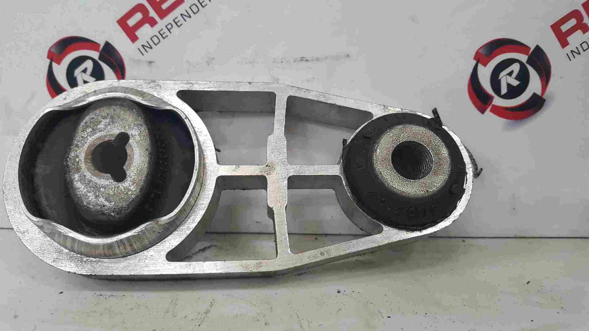 Thumb 3 Renault Clio Sport MK3 2005-2012 197 Gearbox Mount 8200500928
