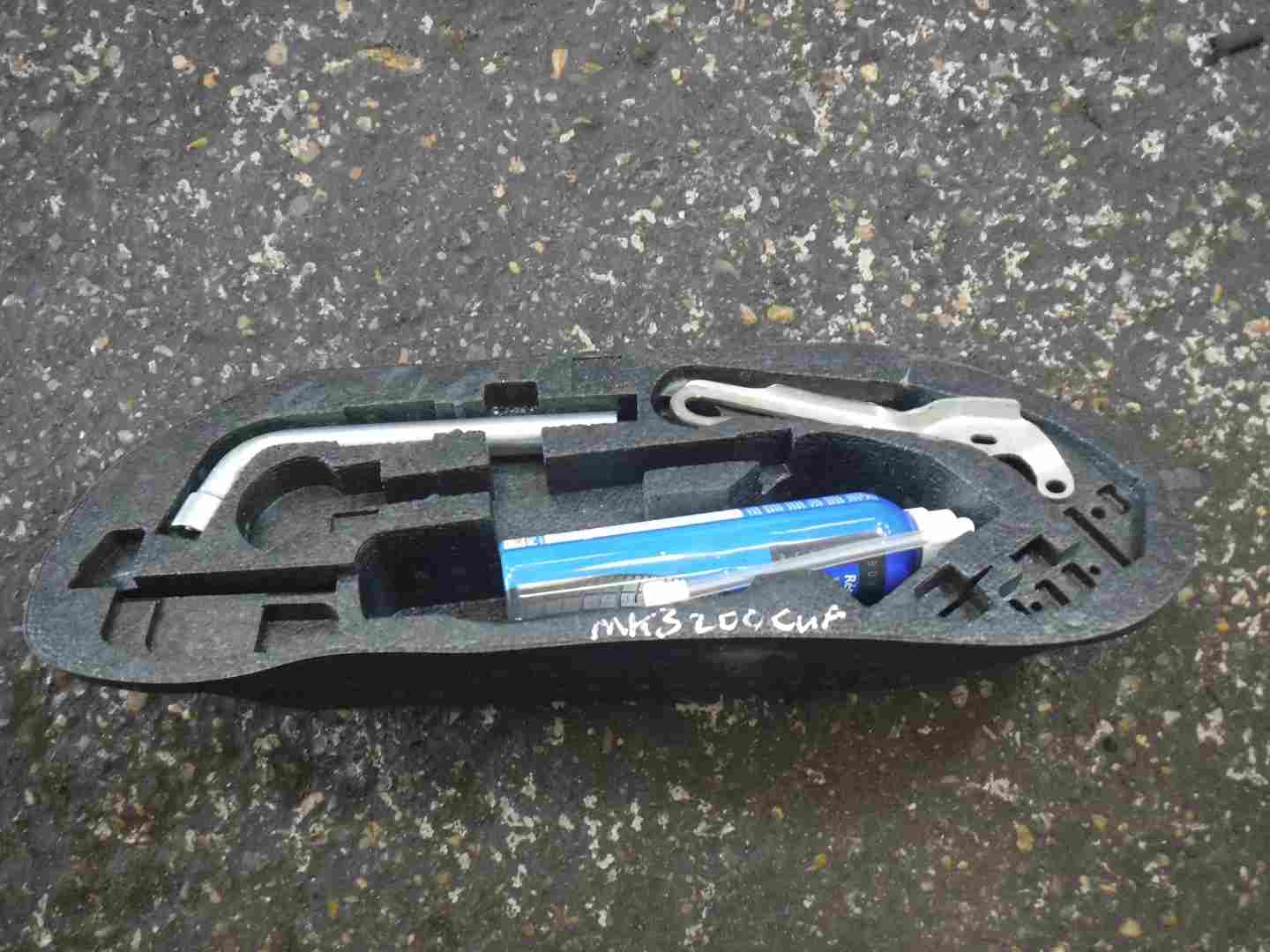 Renault Clio Sport MK3 2005-2012 200 197 Wheel Brace Jack Tyre Foam Kit